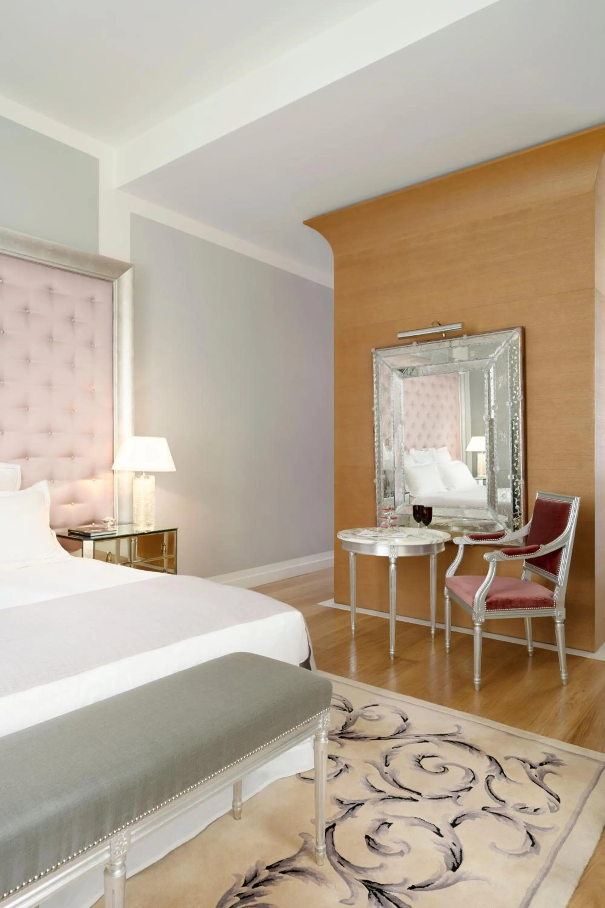 Bedroom, Bed in Hôtel Le Royal Monceau Raffles Paris