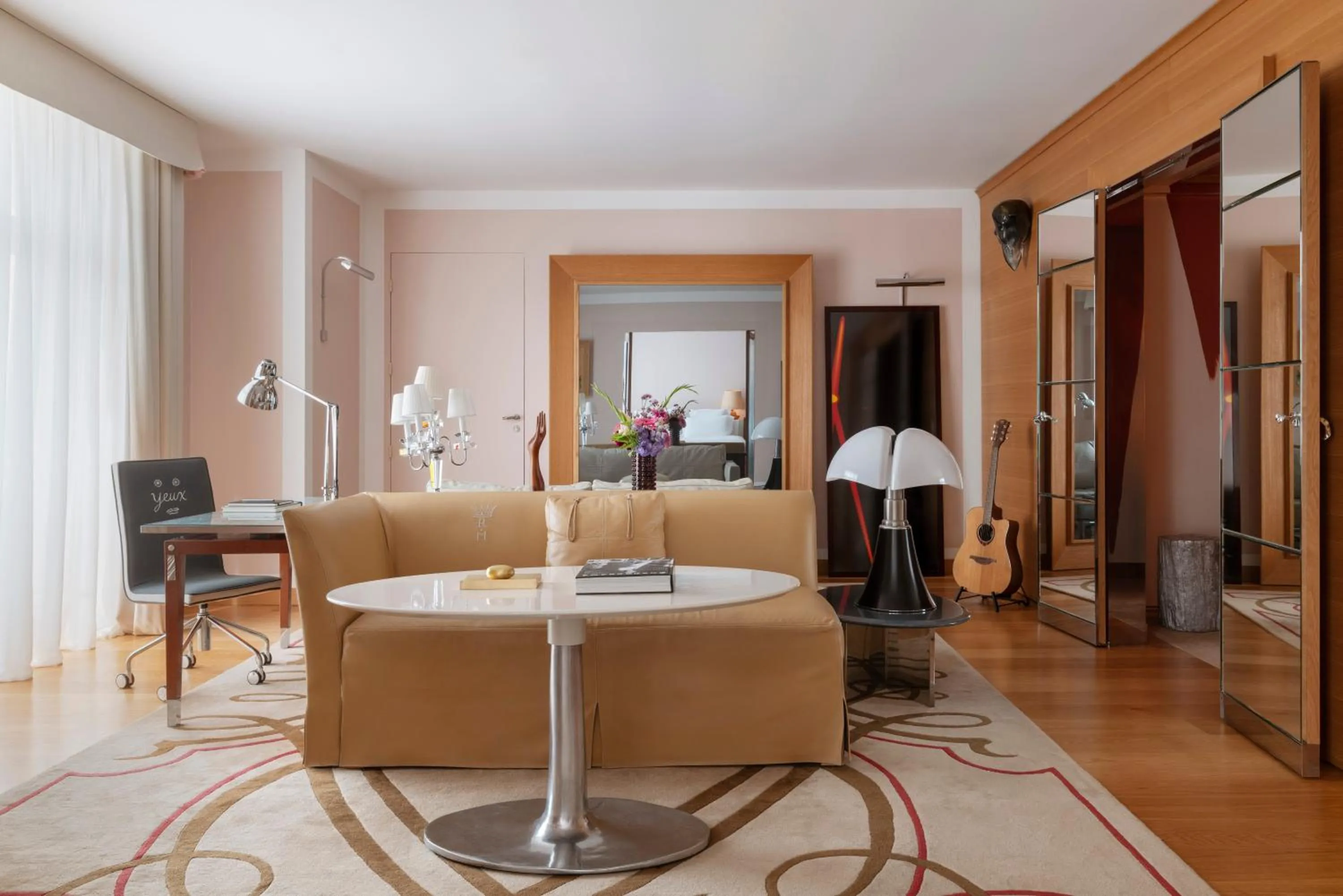 Seating area in Hôtel Le Royal Monceau Raffles Paris