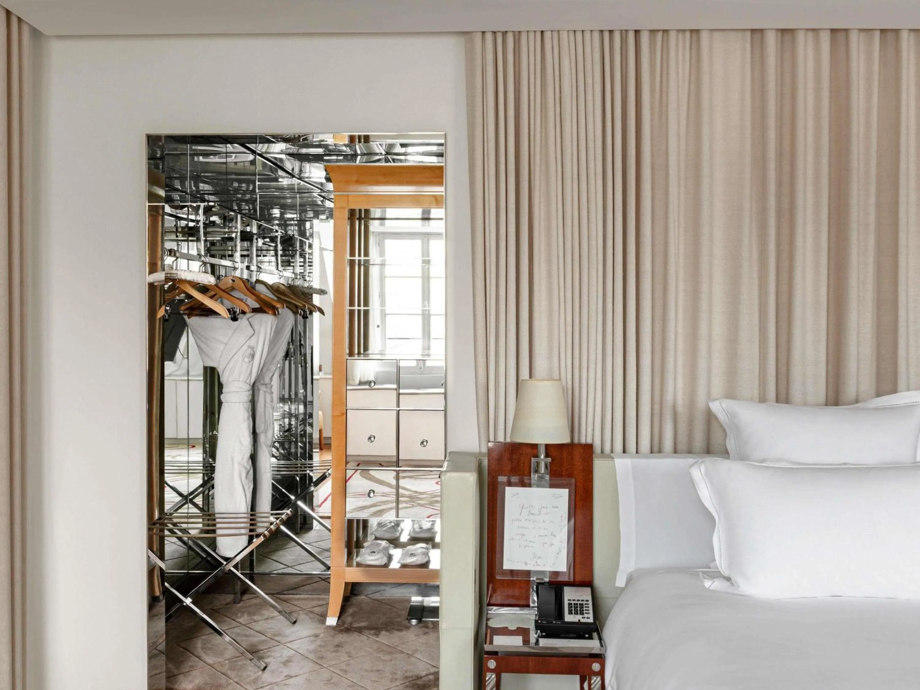 Bedroom, Bed in Hôtel Le Royal Monceau Raffles Paris