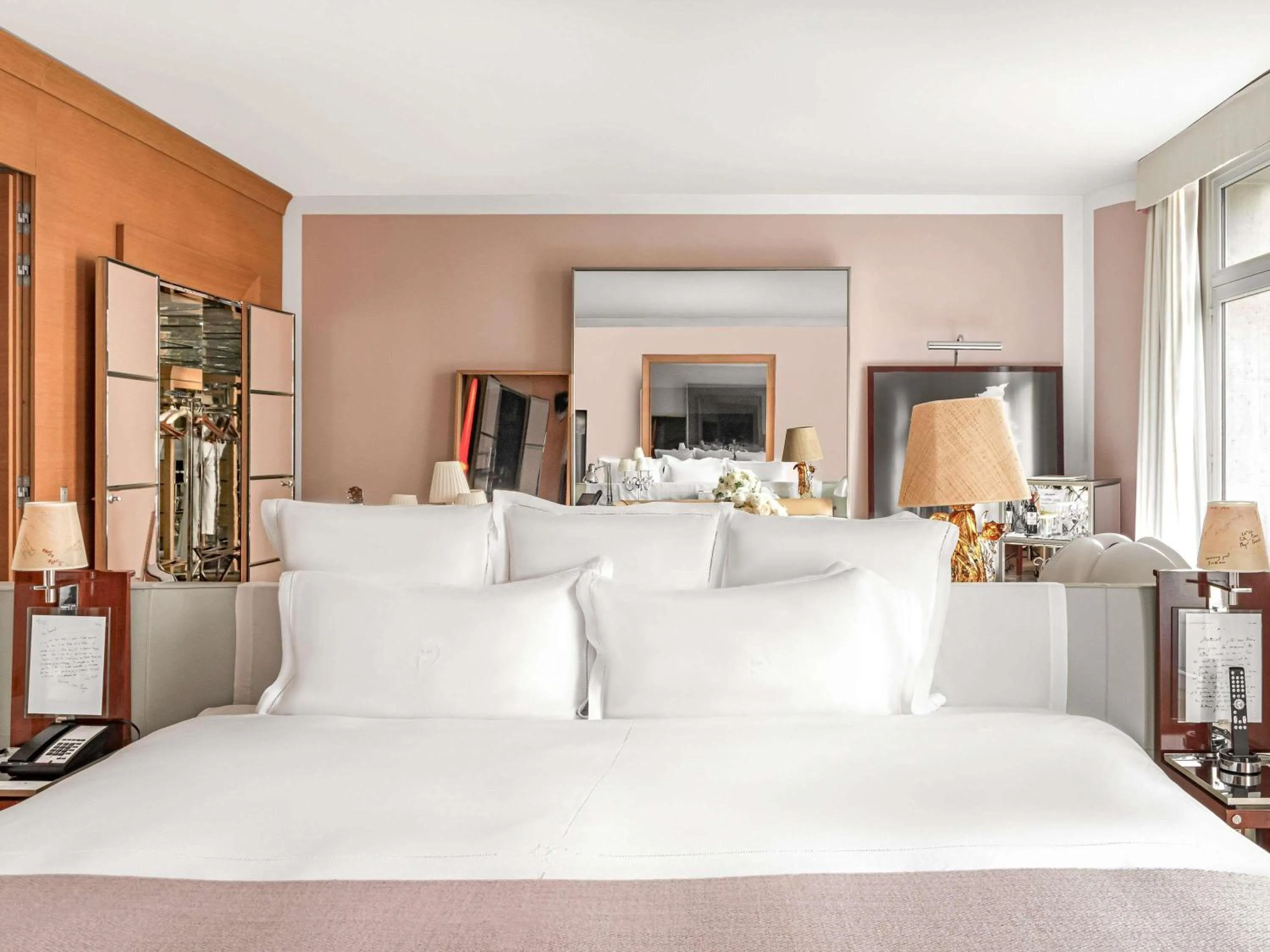 Bedroom, Bed in Hôtel Le Royal Monceau Raffles Paris