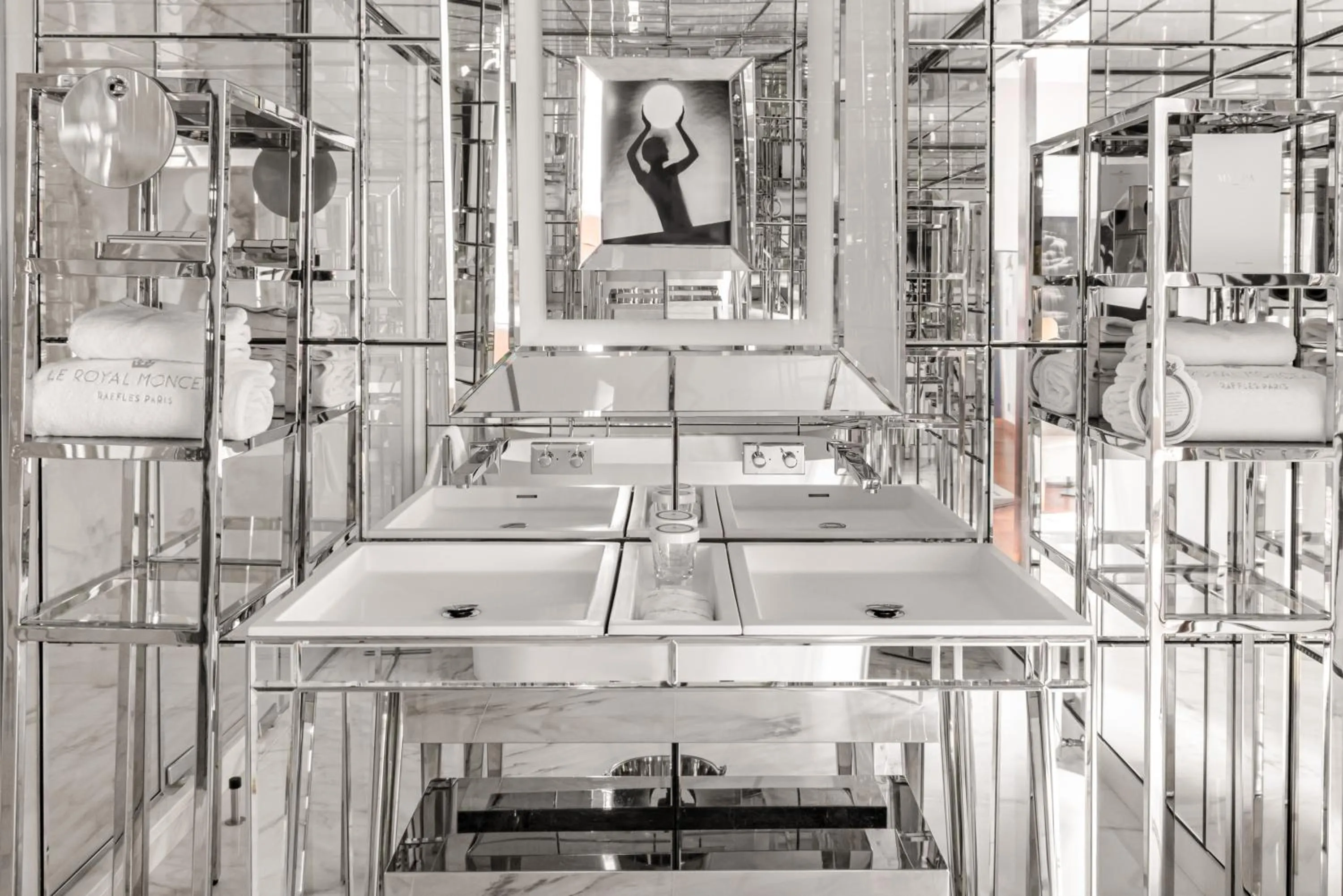 Bathroom in Hôtel Le Royal Monceau Raffles Paris