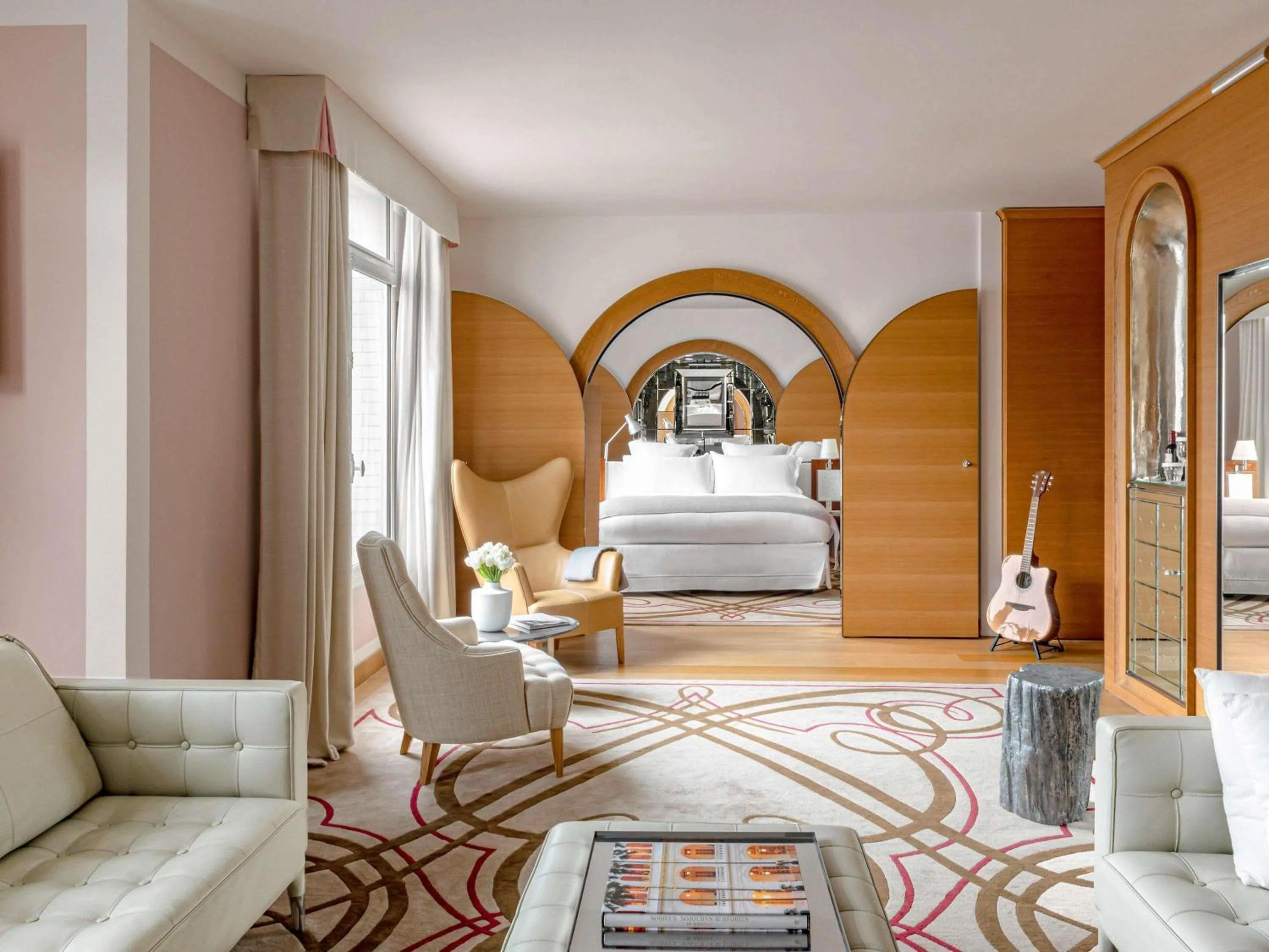 Bedroom, Bed in Hôtel Le Royal Monceau Raffles Paris