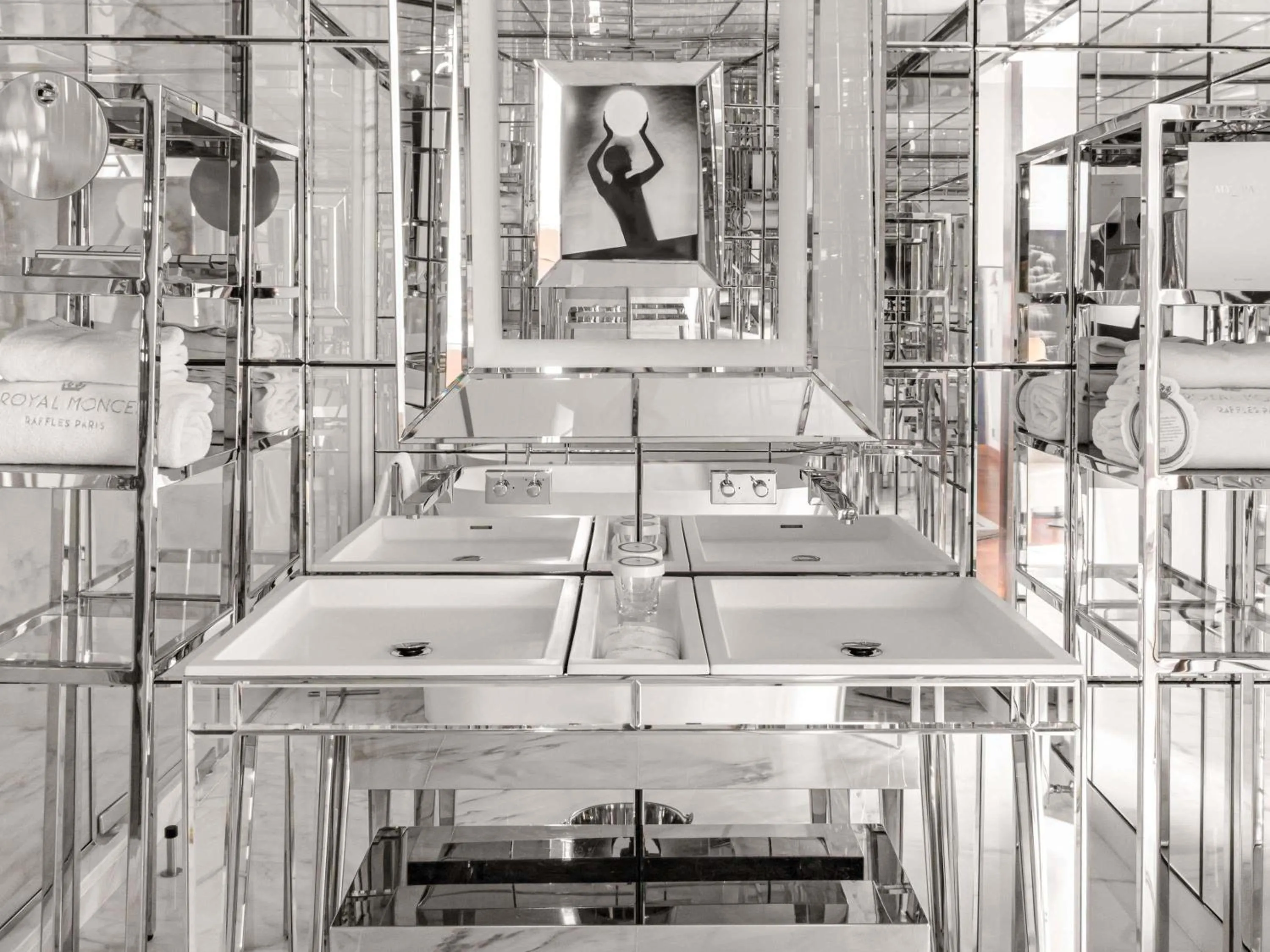 Bedroom in Hôtel Le Royal Monceau Raffles Paris