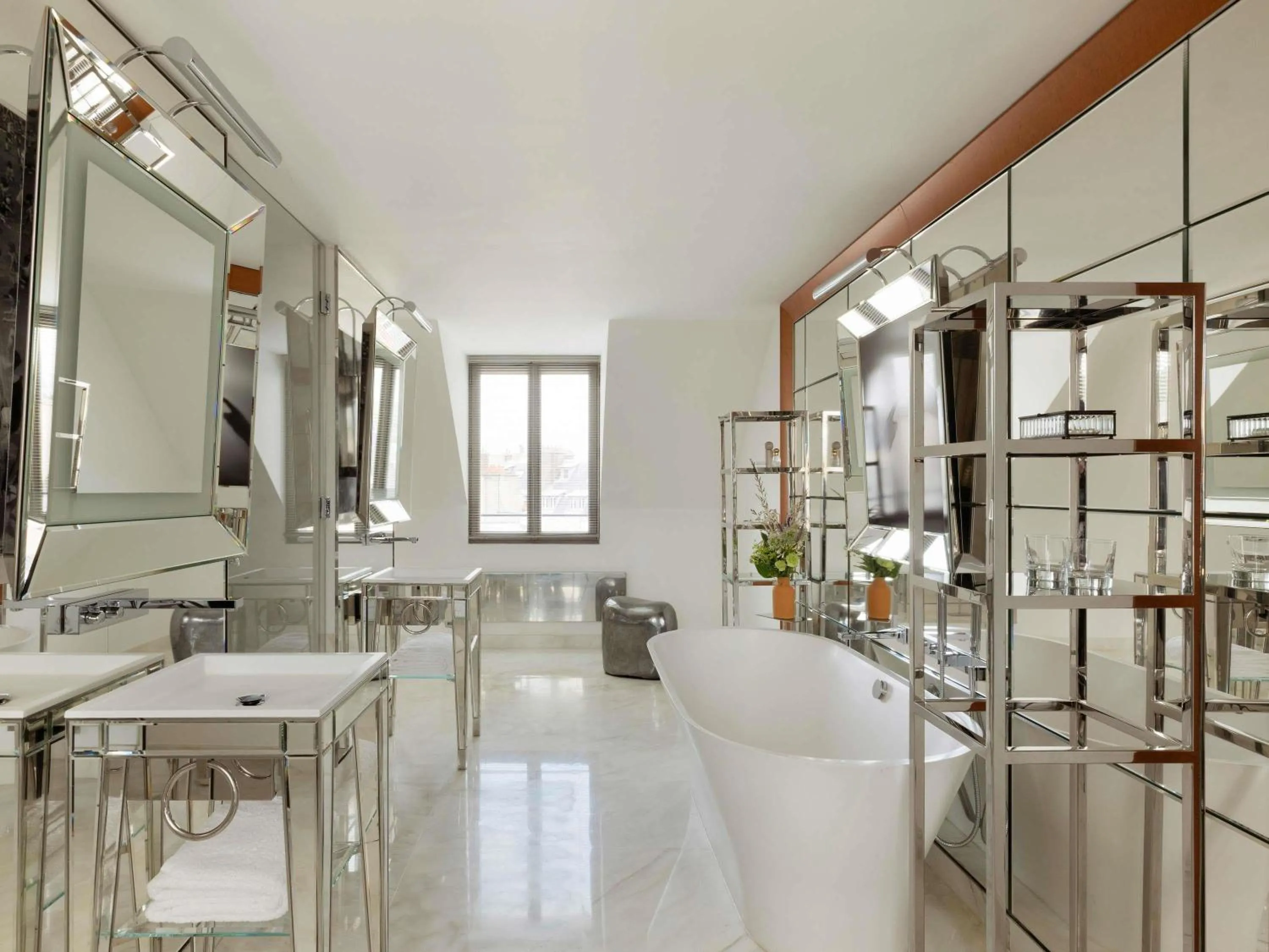 Bedroom in Hôtel Le Royal Monceau Raffles Paris