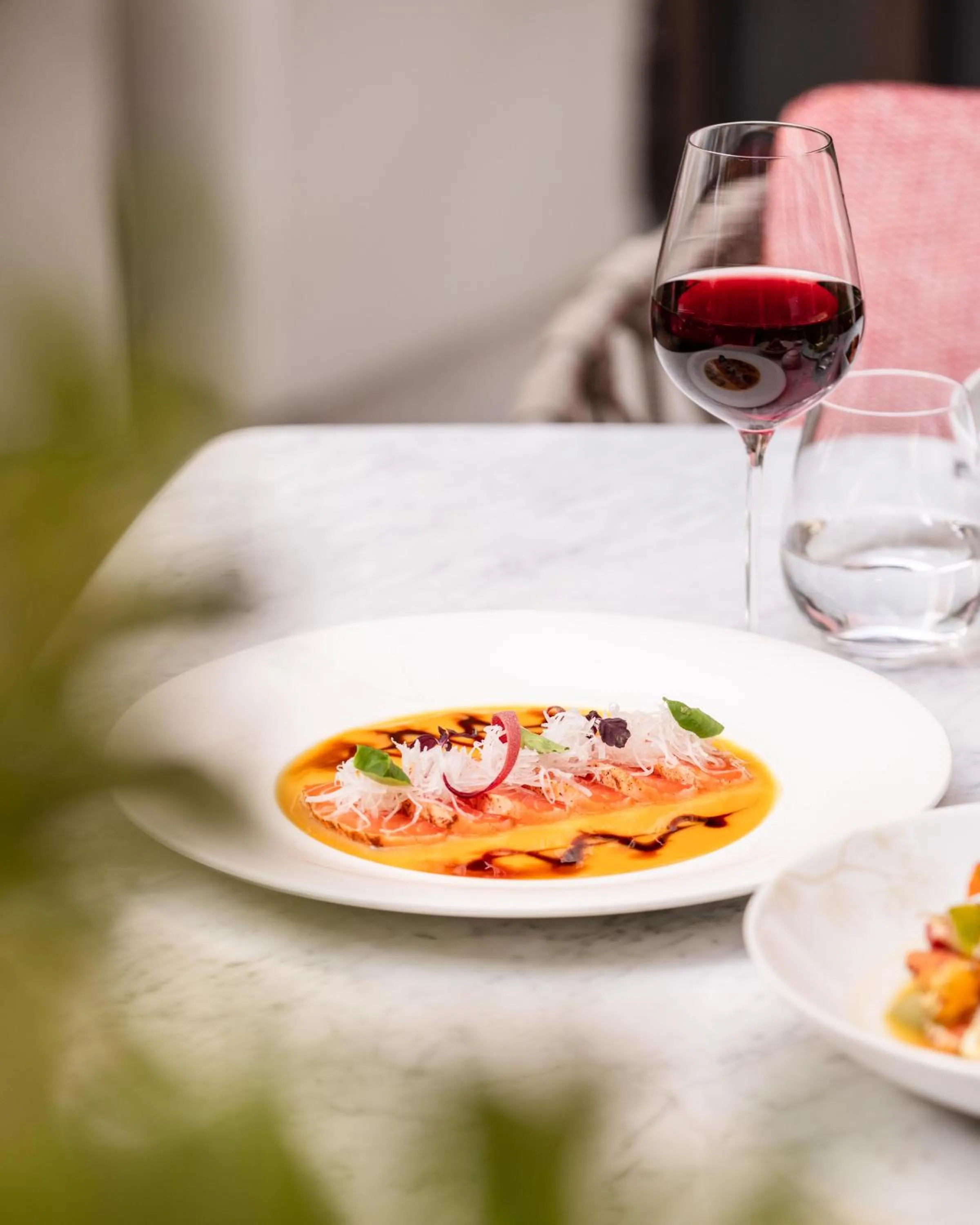 Restaurant/places to eat in Hôtel Le Royal Monceau Raffles Paris