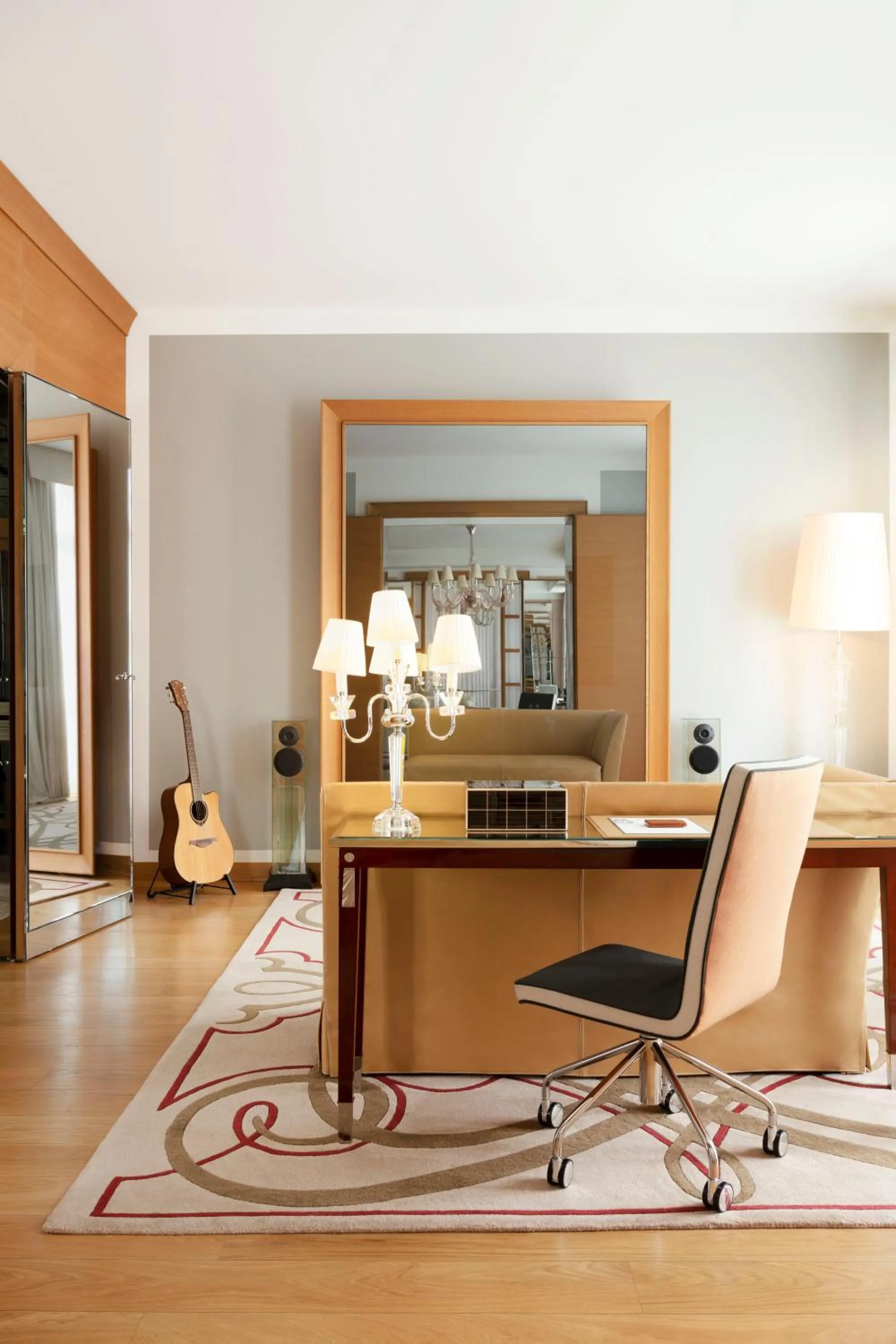 Living room in Hôtel Le Royal Monceau Raffles Paris