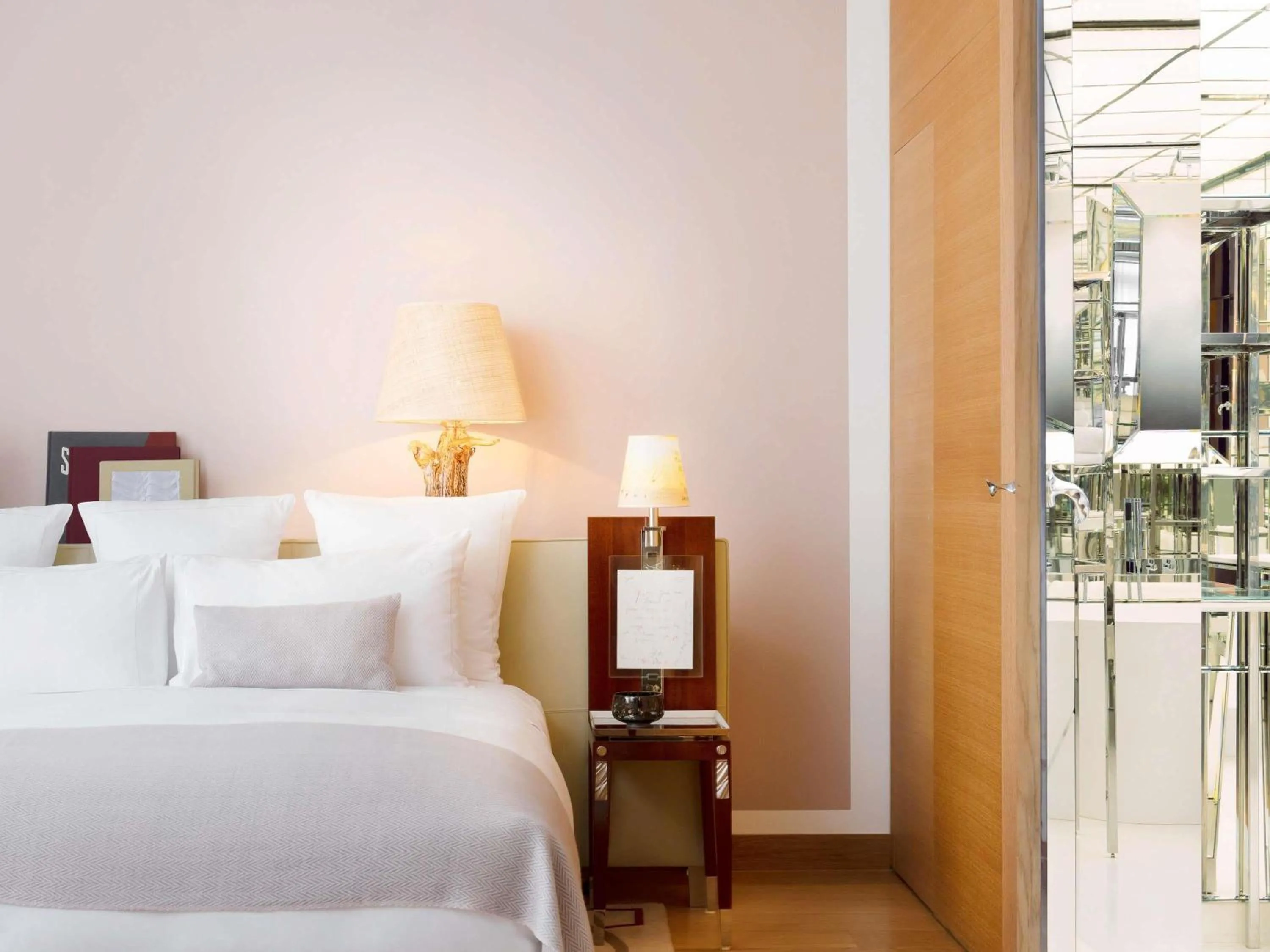 Bedroom, Bed in Hôtel Le Royal Monceau Raffles Paris