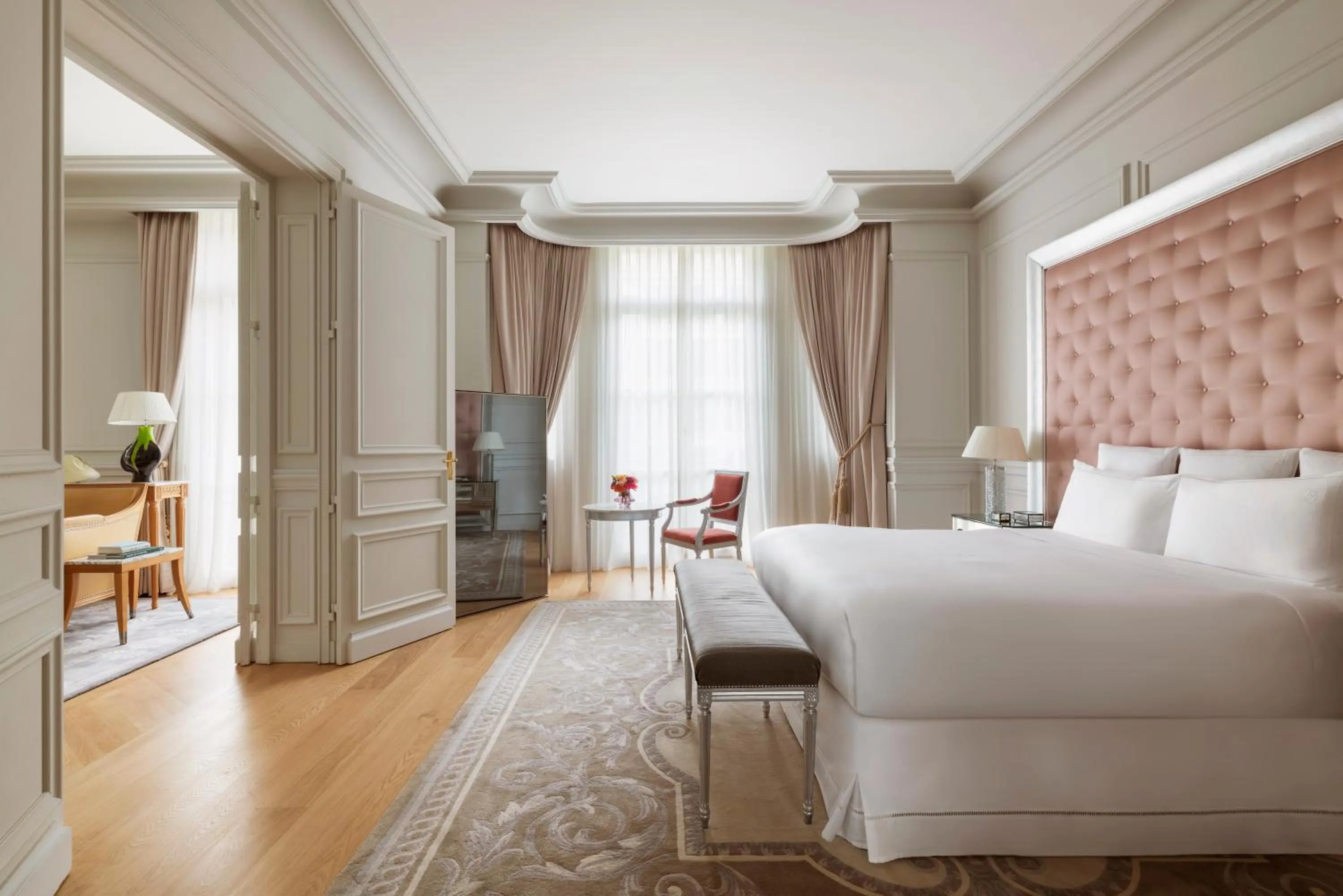 Bedroom, Bed in Hôtel Le Royal Monceau Raffles Paris
