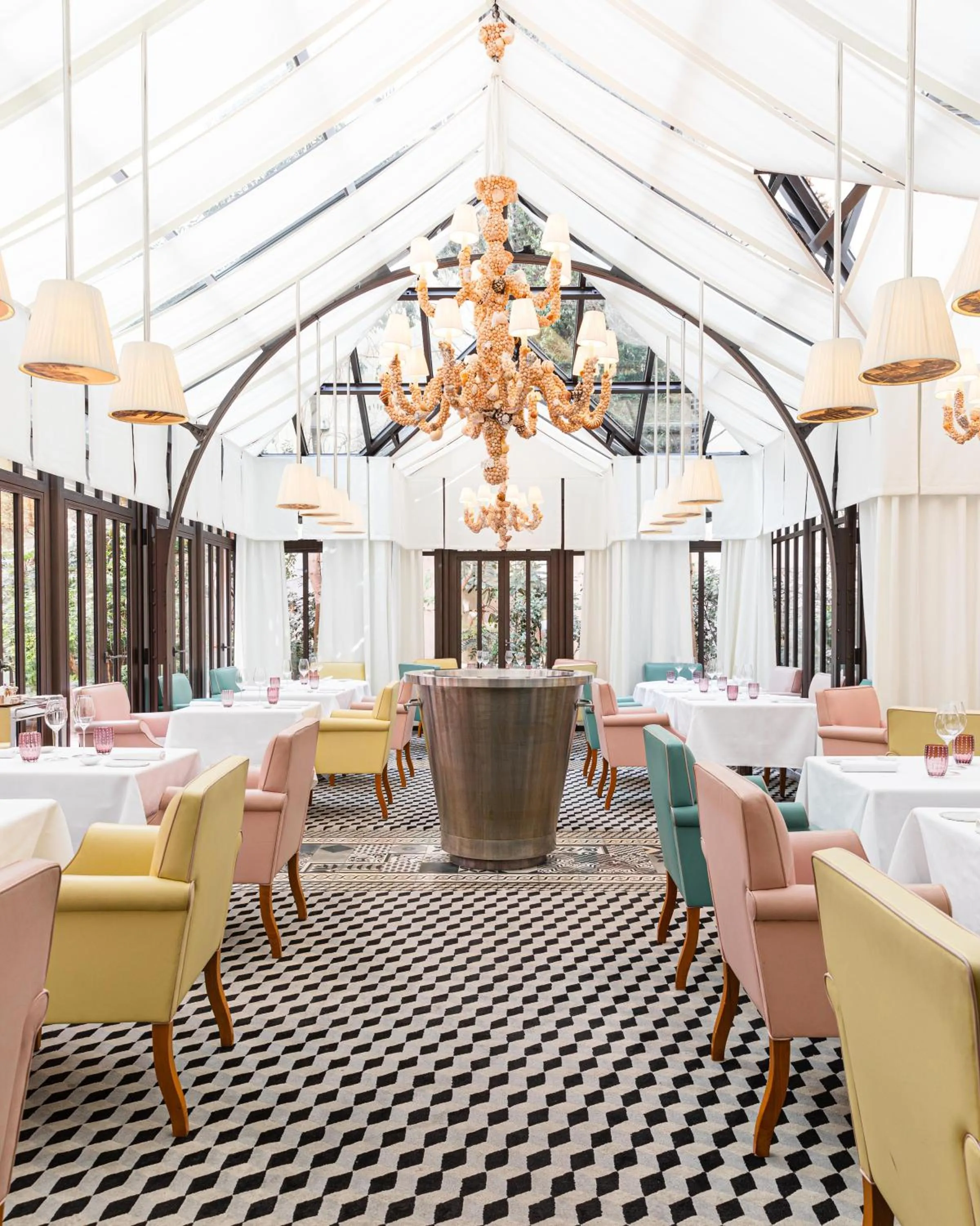 Restaurant/places to eat in Hôtel Le Royal Monceau Raffles Paris