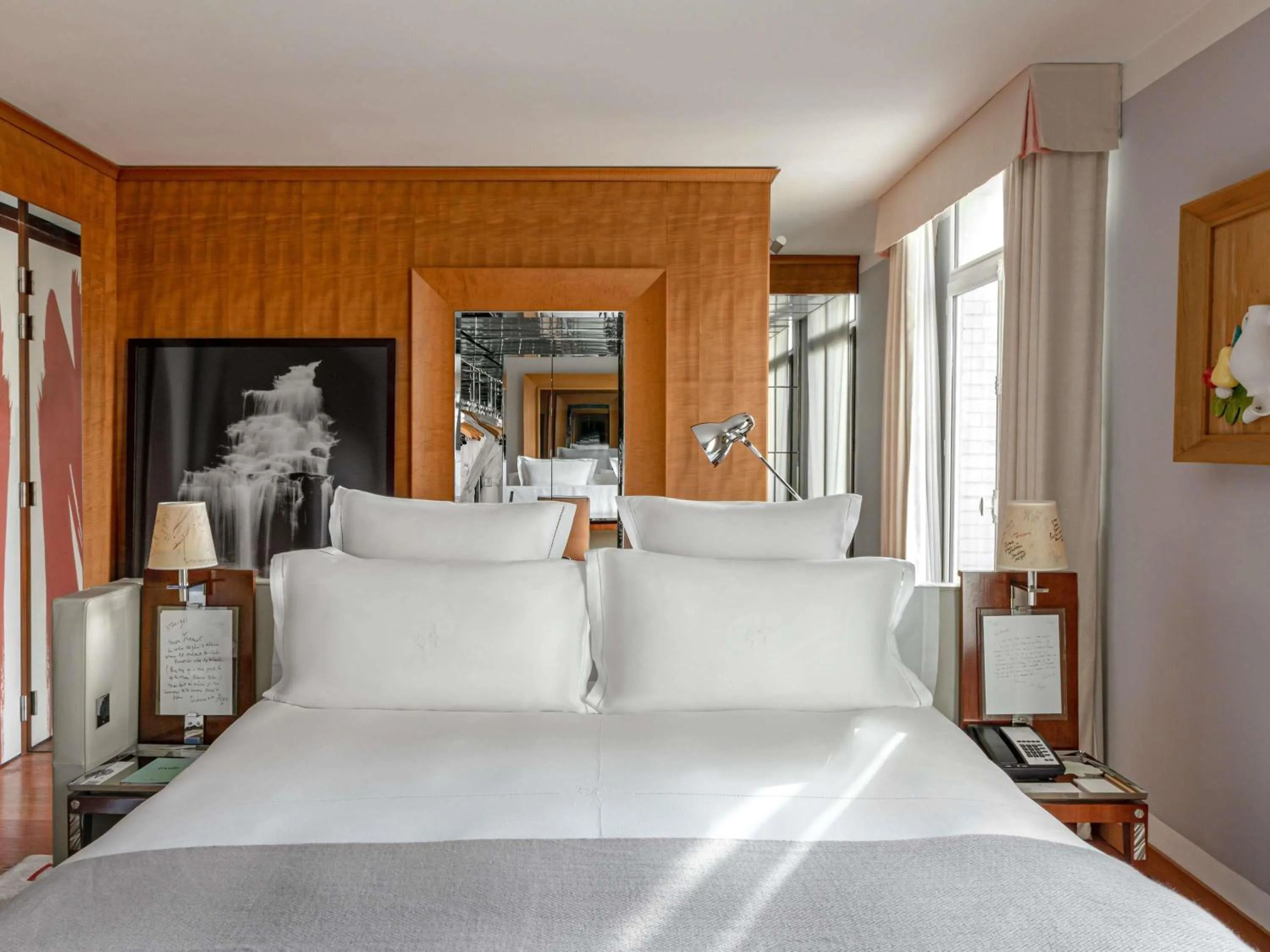 Bedroom, Bed in Hôtel Le Royal Monceau Raffles Paris