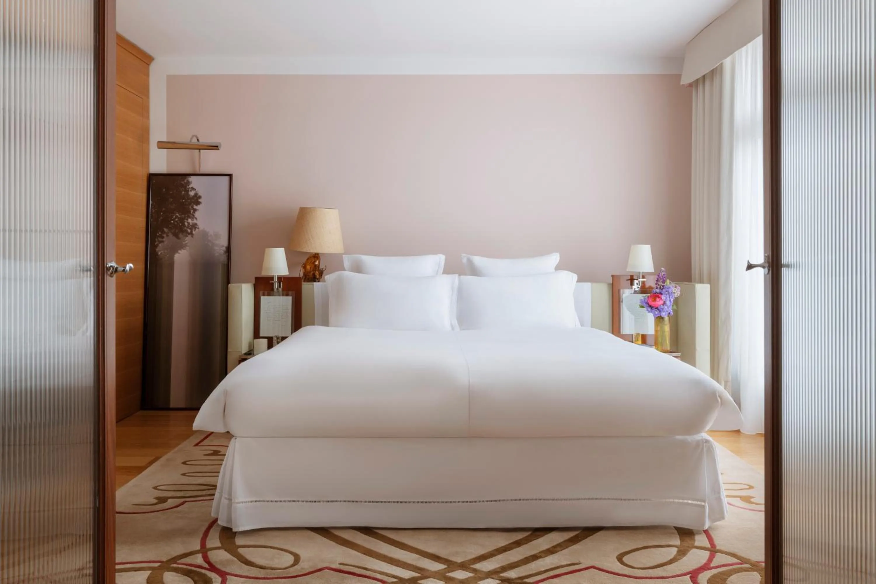 Bedroom, Bed in Hôtel Le Royal Monceau Raffles Paris