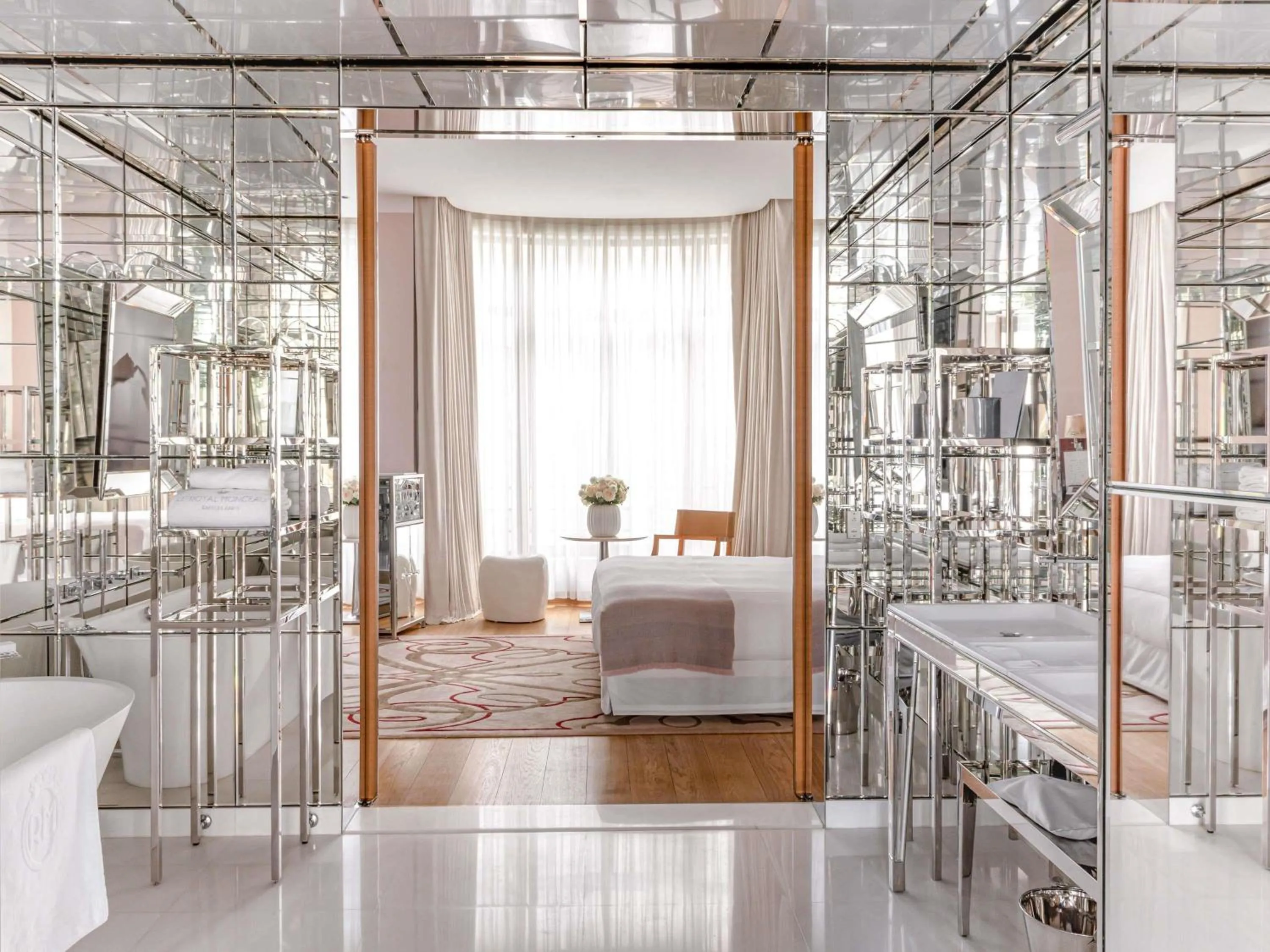 Bedroom in Hôtel Le Royal Monceau Raffles Paris