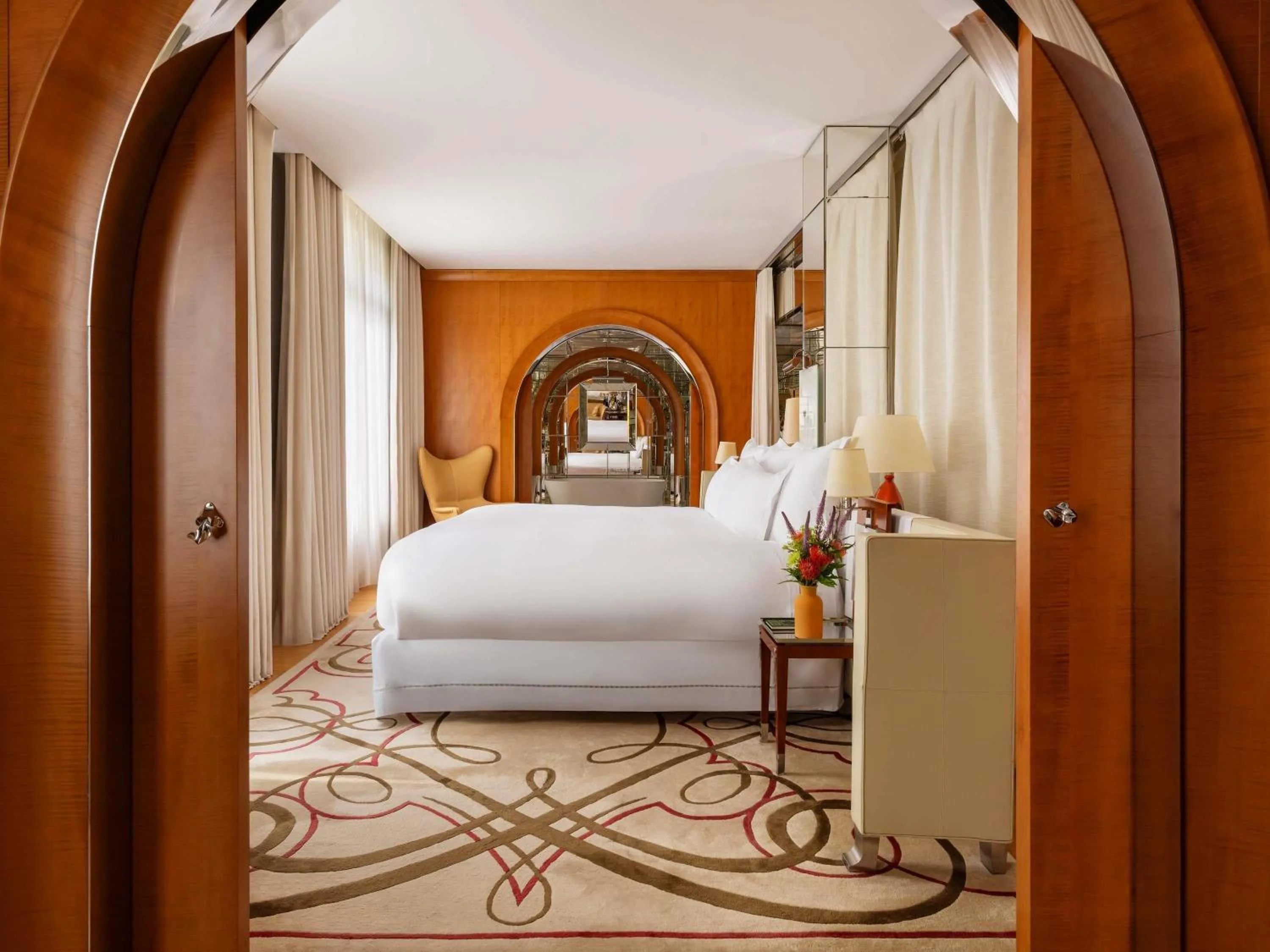 Bedroom, Bed in Hôtel Le Royal Monceau Raffles Paris