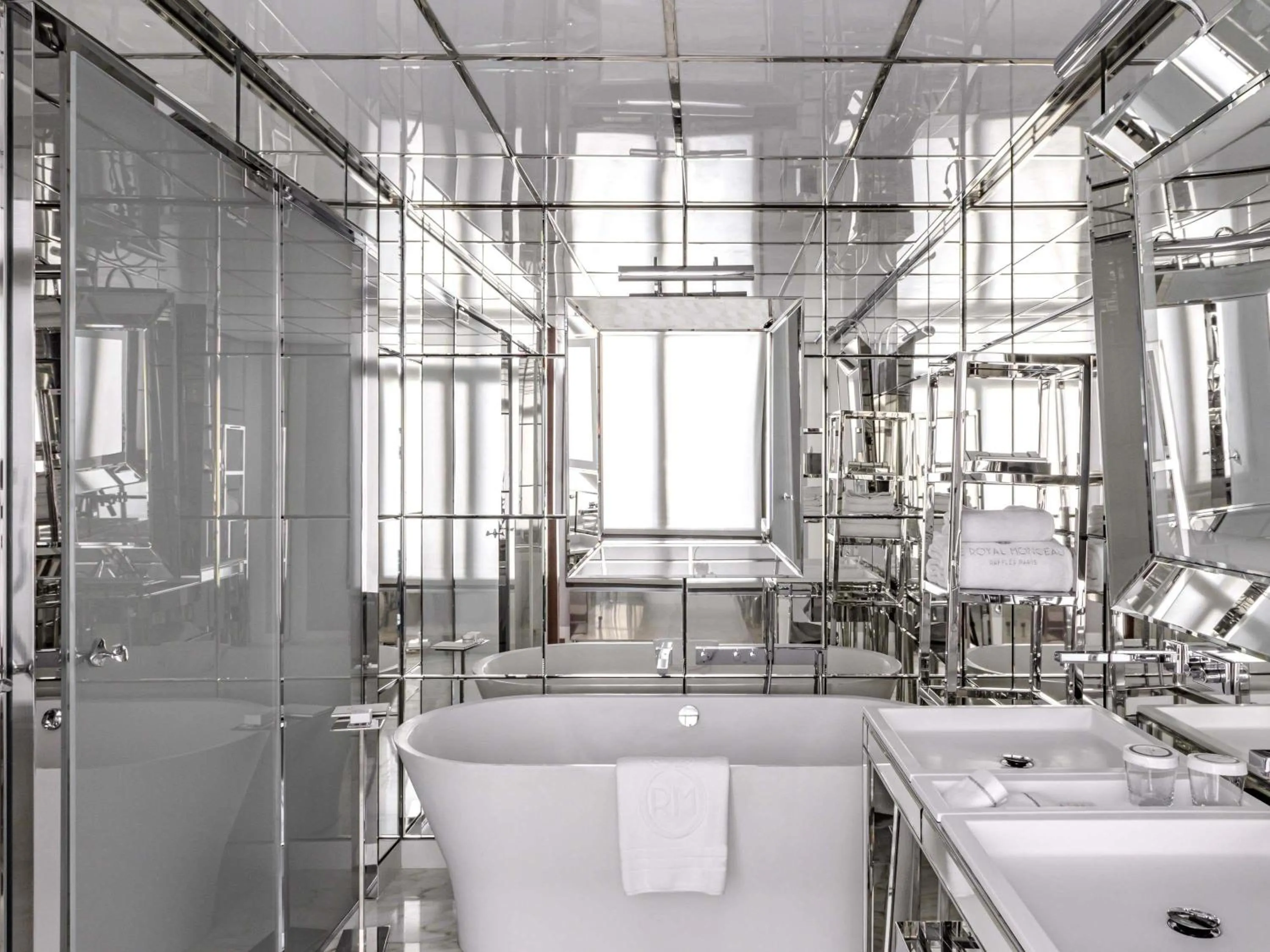 Bedroom in Hôtel Le Royal Monceau Raffles Paris