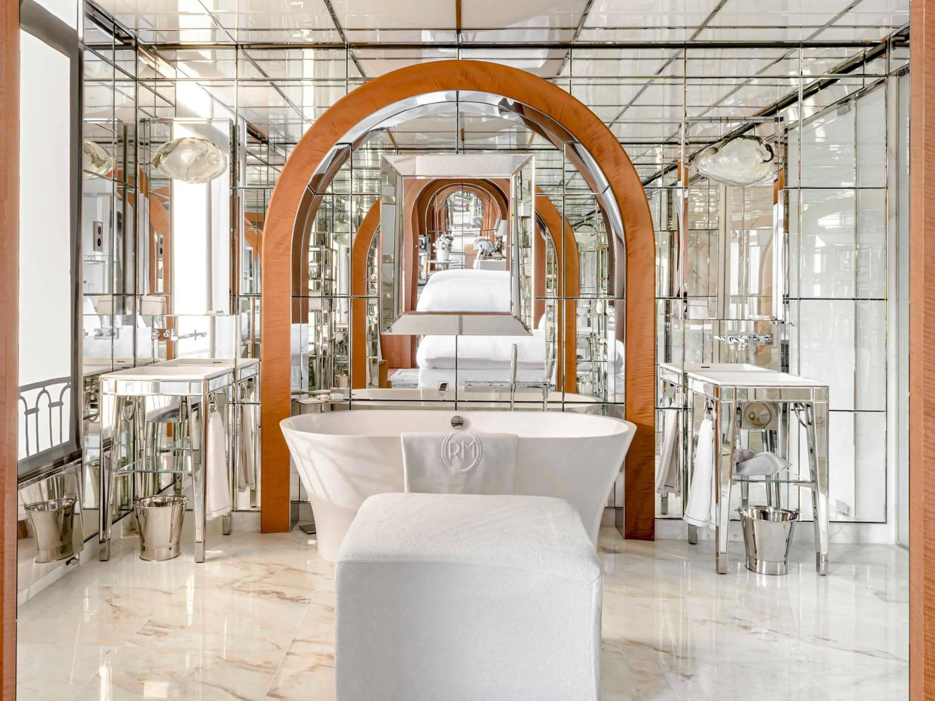 Bedroom in Hôtel Le Royal Monceau Raffles Paris