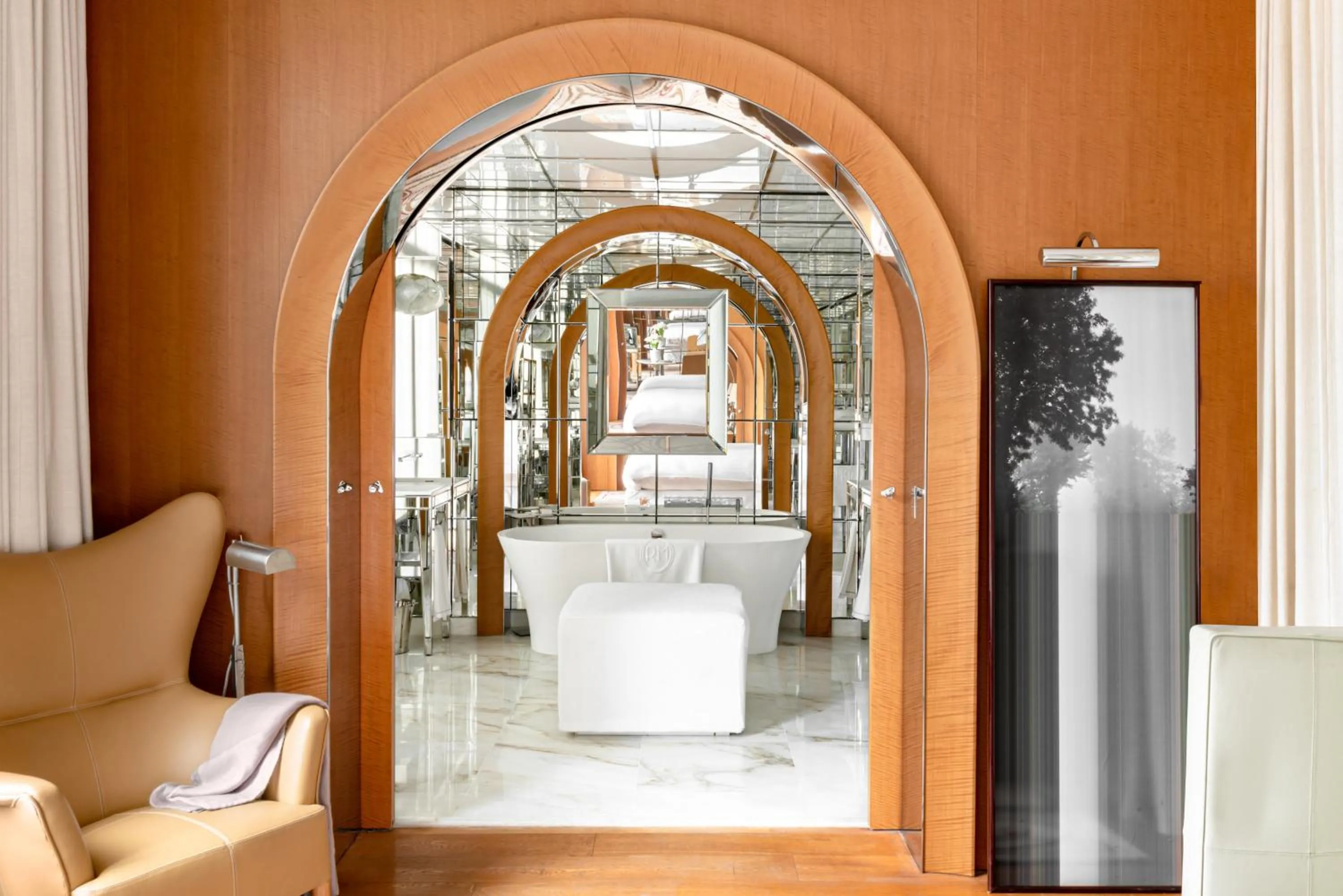 Bathroom in Hôtel Le Royal Monceau Raffles Paris