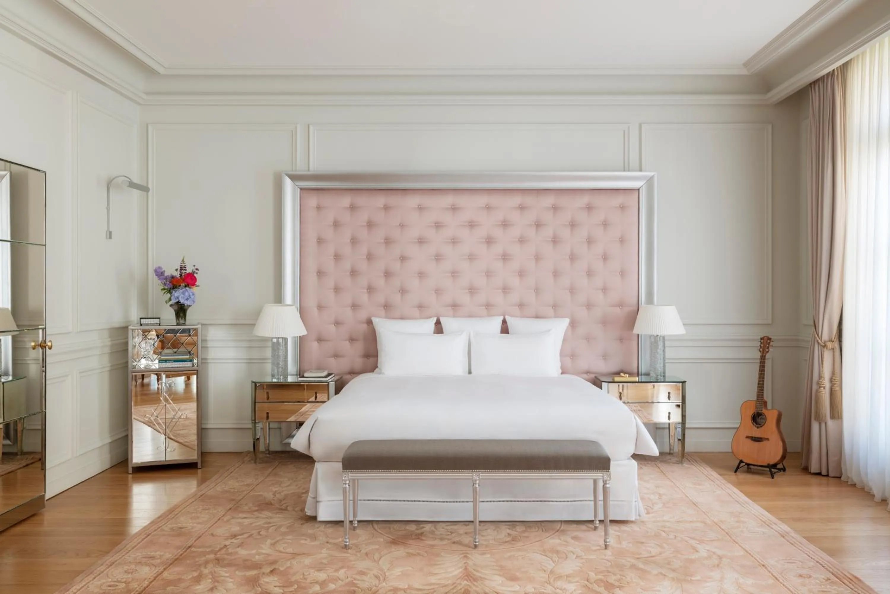 Bedroom, Bed in Hôtel Le Royal Monceau Raffles Paris