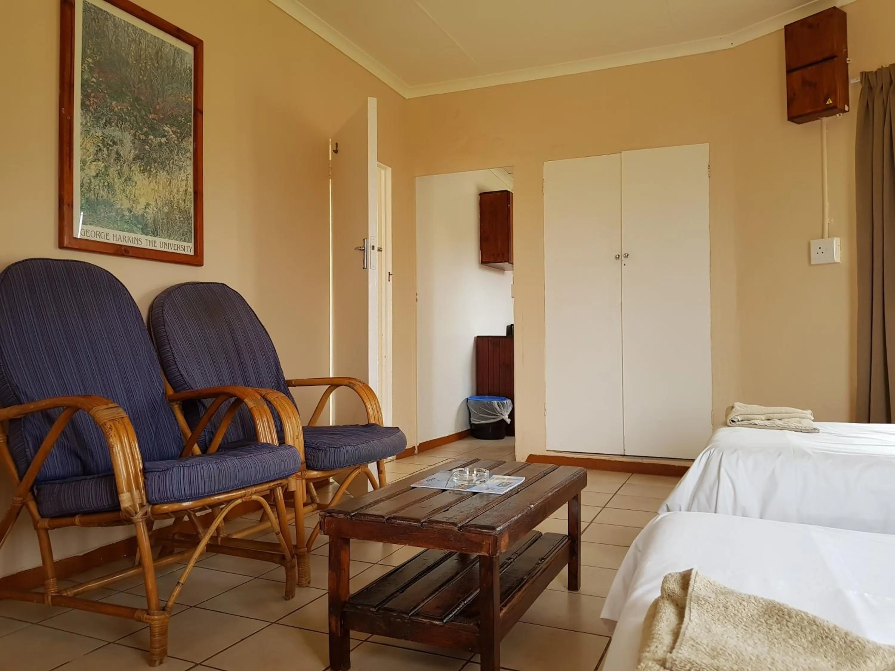 Living room, Bed in Port Edward Holiday Resort