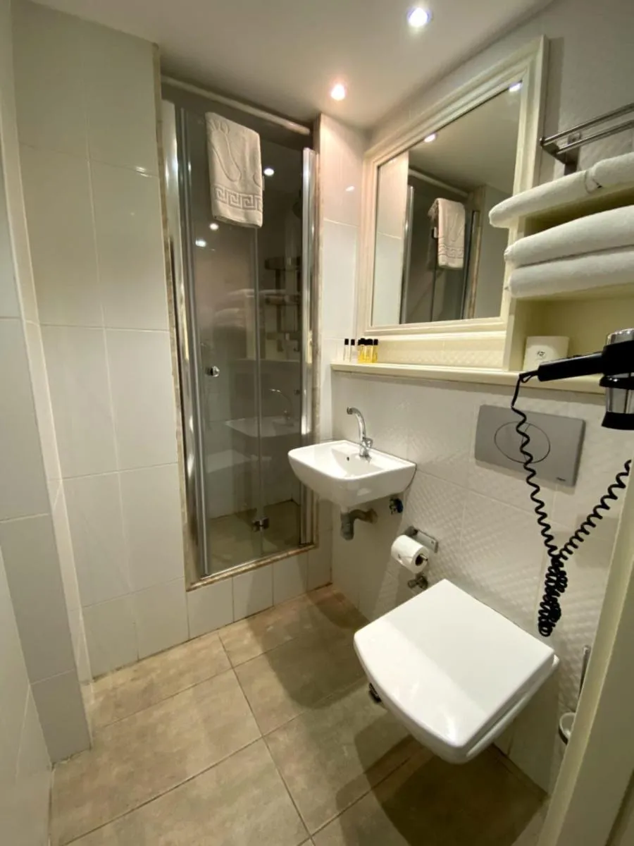 Bathroom in Meroddi Galata Flats