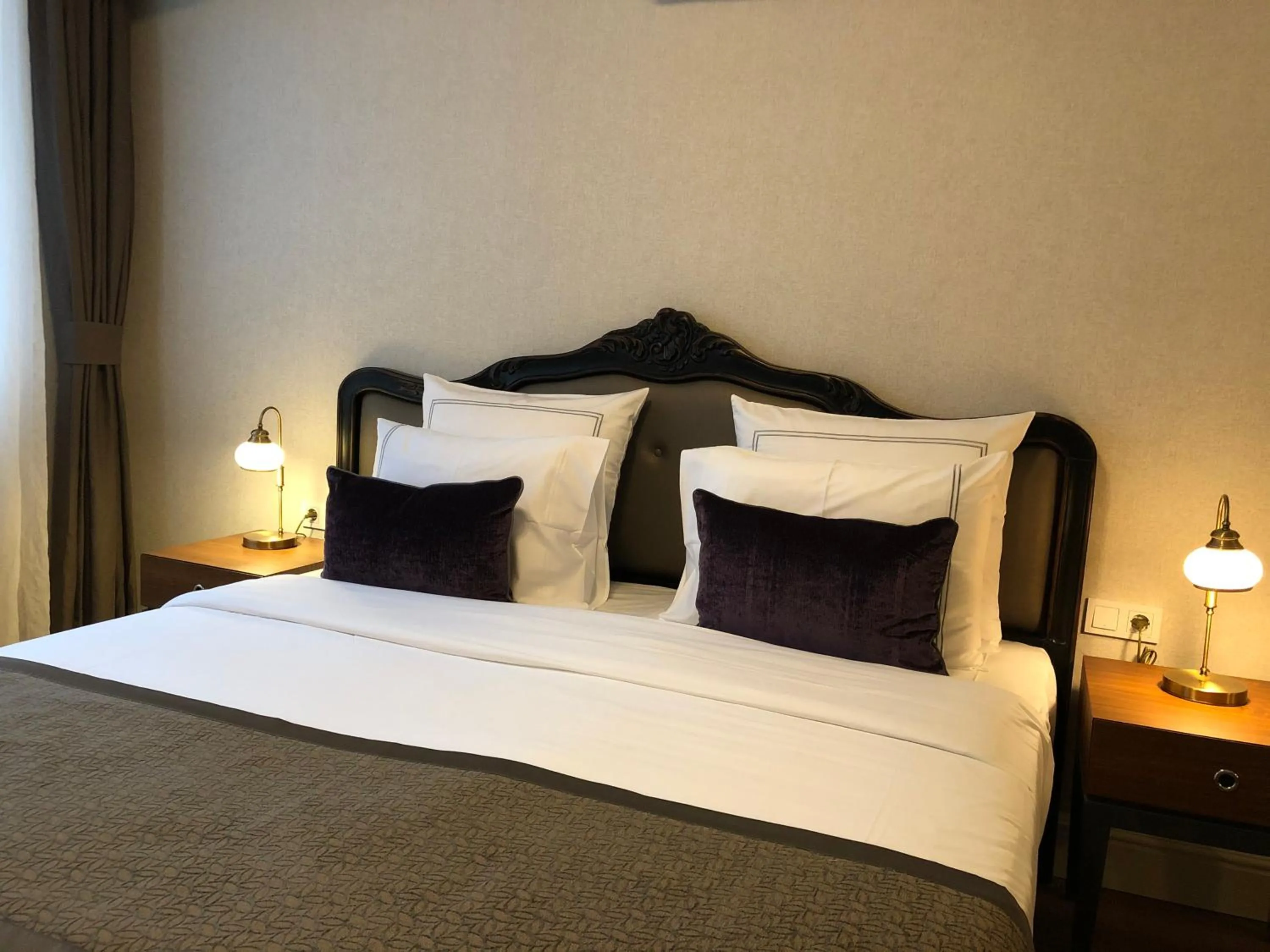 Bed in Meroddi Galata Flats