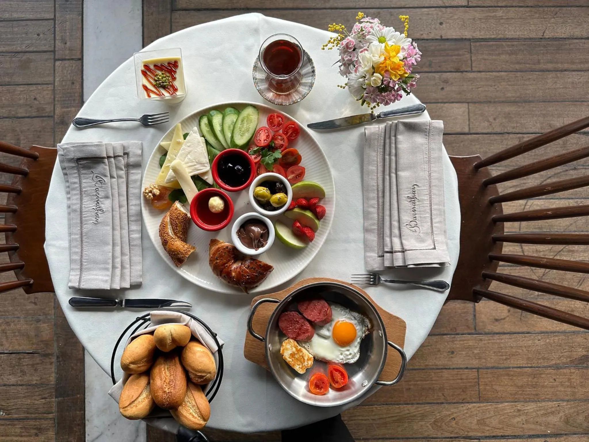 Breakfast in Meroddi Galata Flats