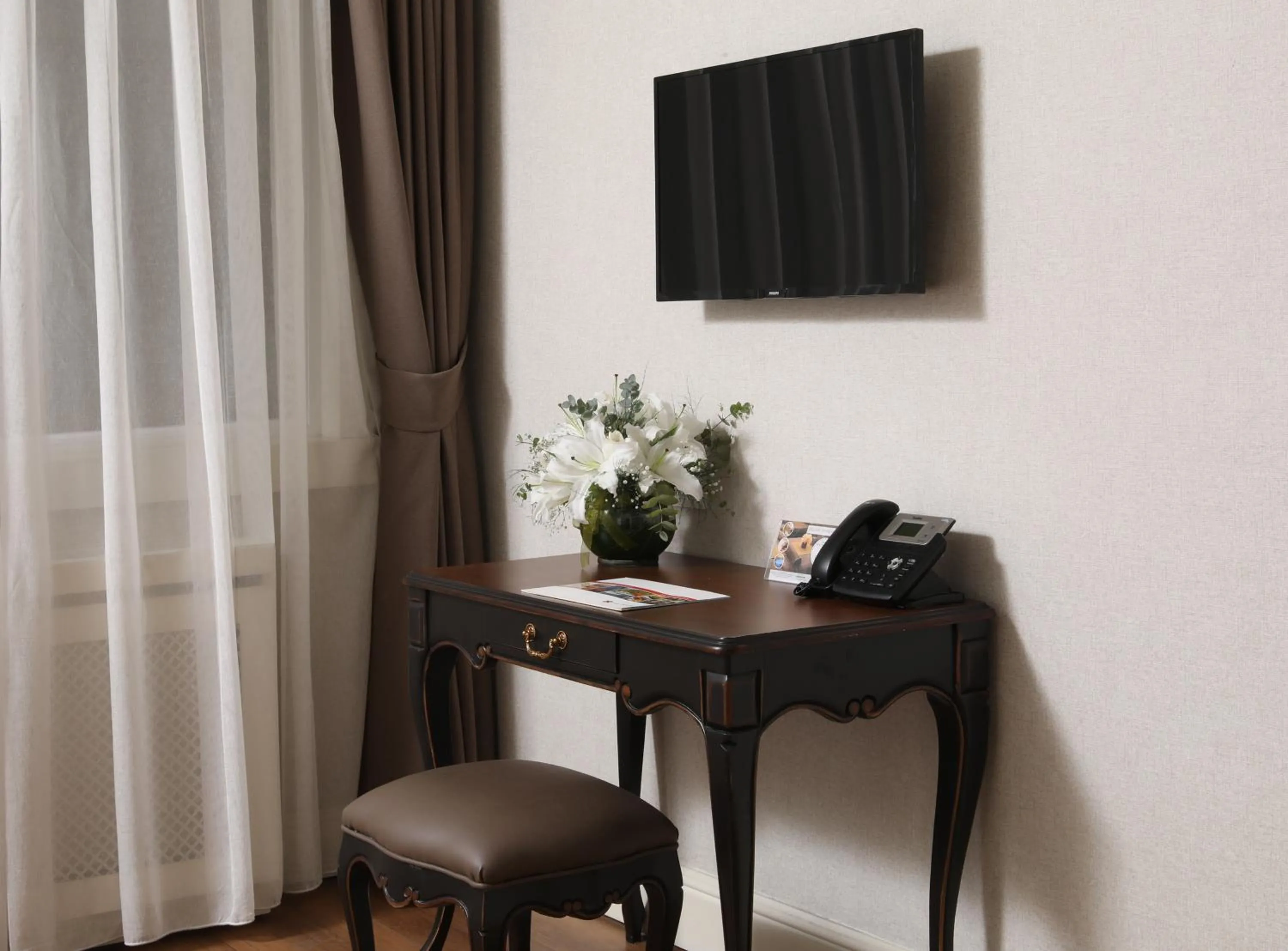Seating area in Meroddi Galata Flats