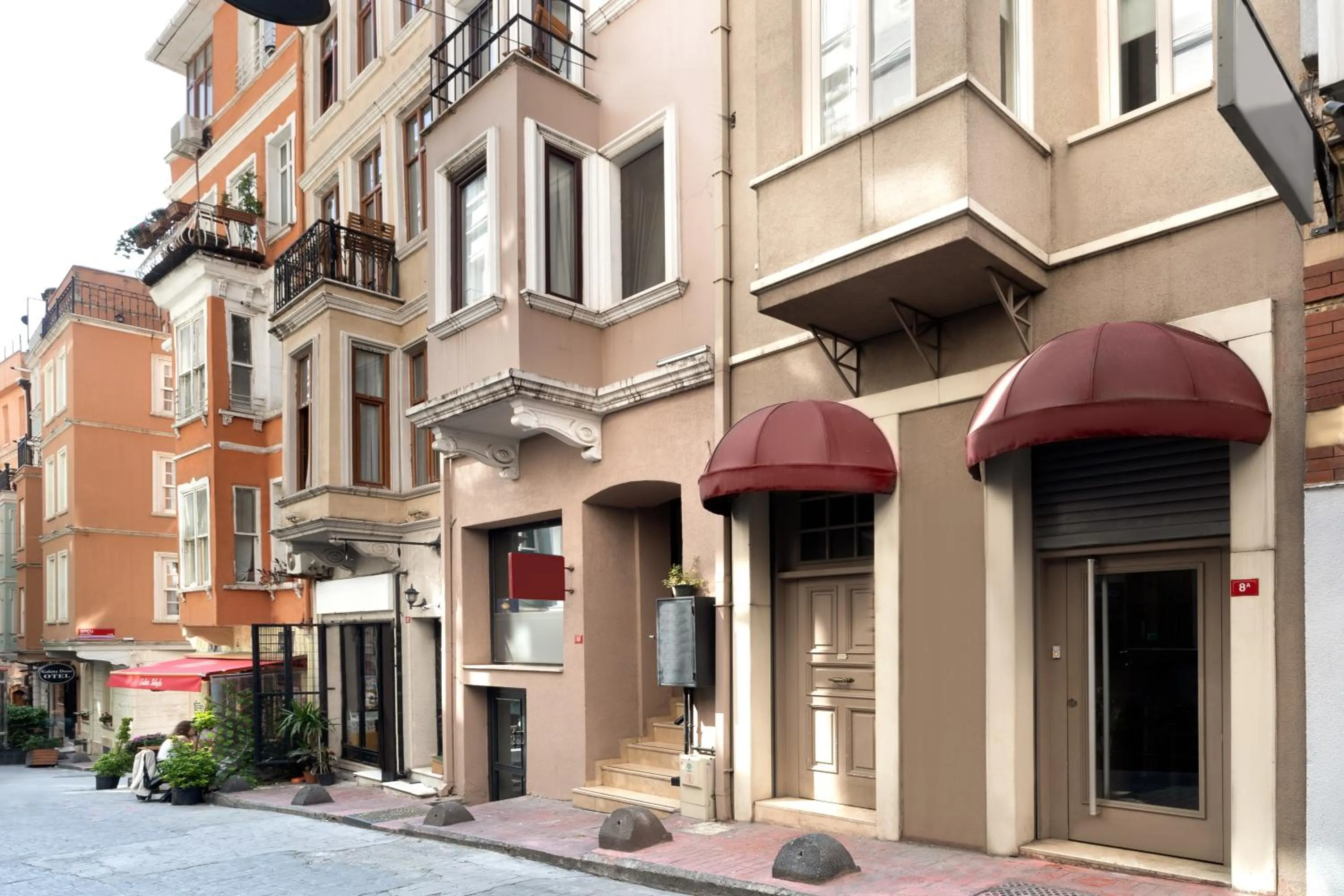 Property building in Meroddi Galata Flats