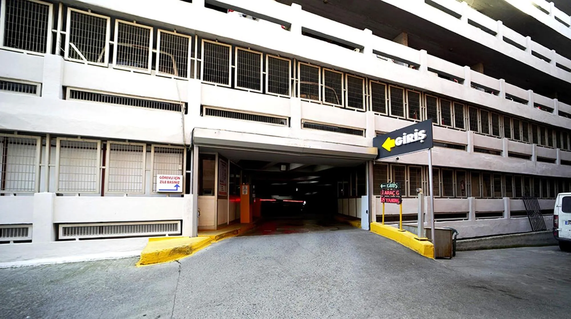 Parking in Meroddi Galata Flats
