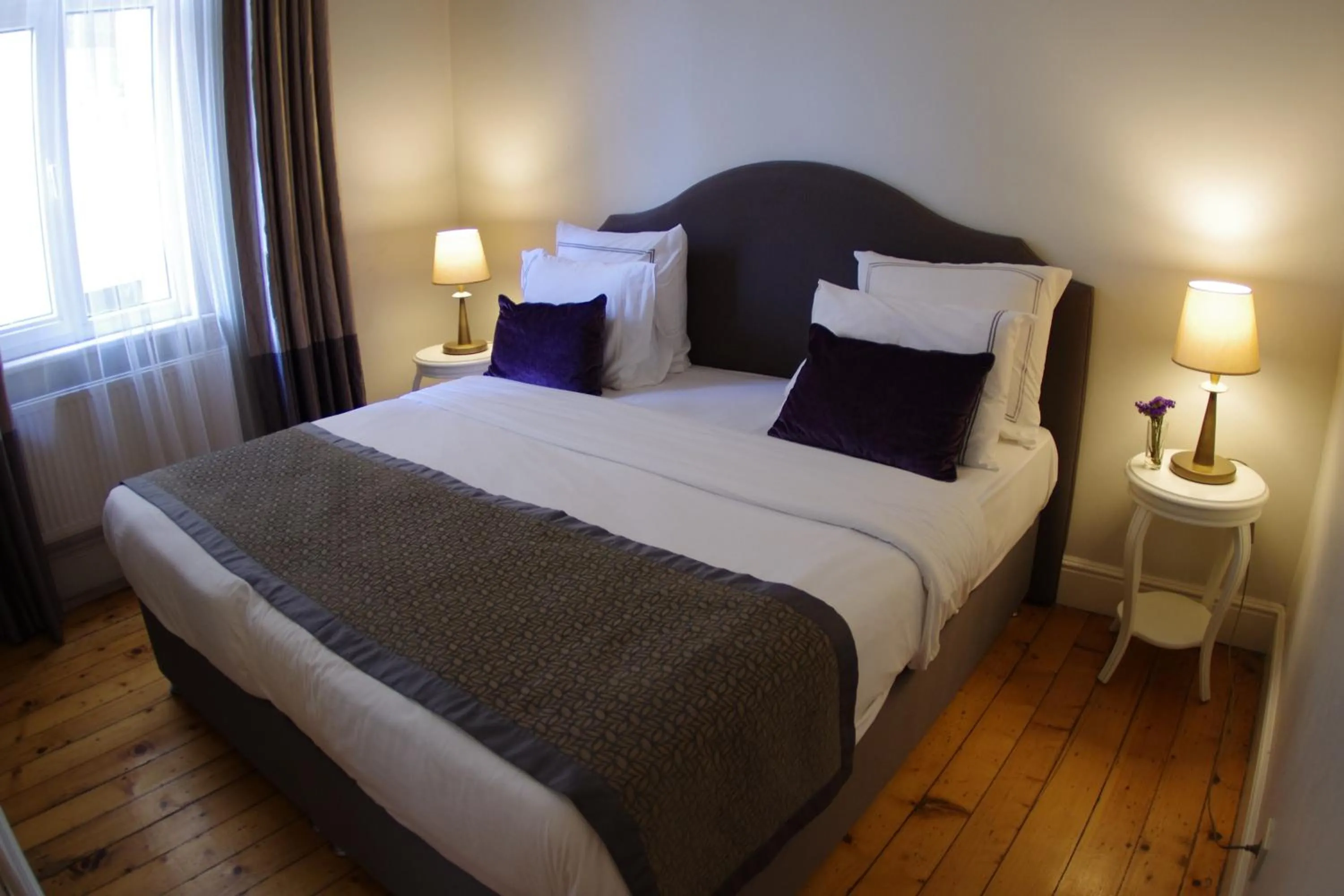 Bed in Meroddi Galata Flats