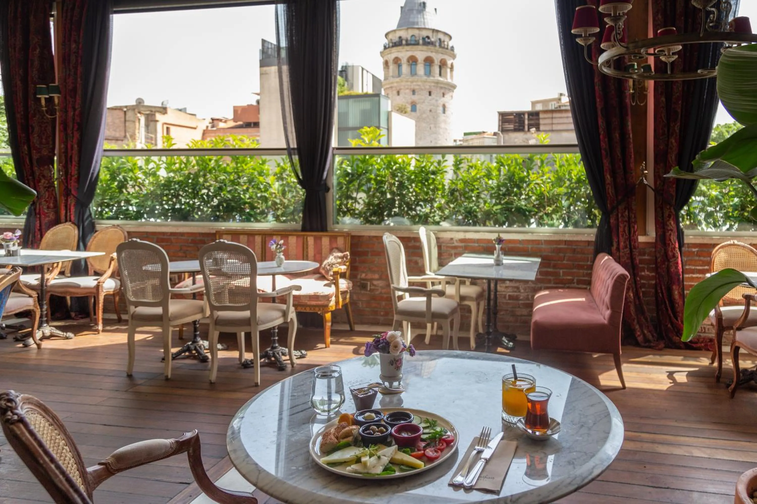 Restaurant/places to eat in Meroddi Galata Flats
