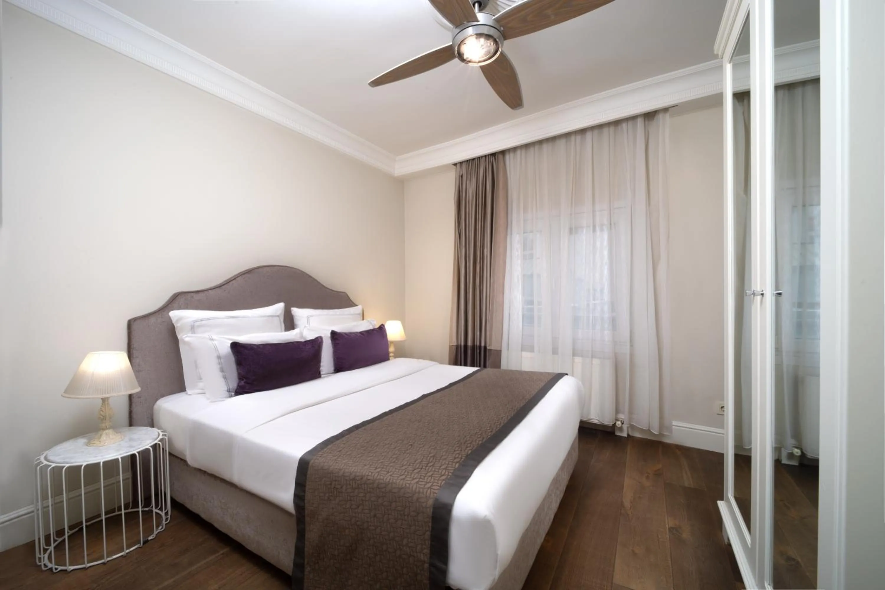 Bed in Meroddi Galata Flats