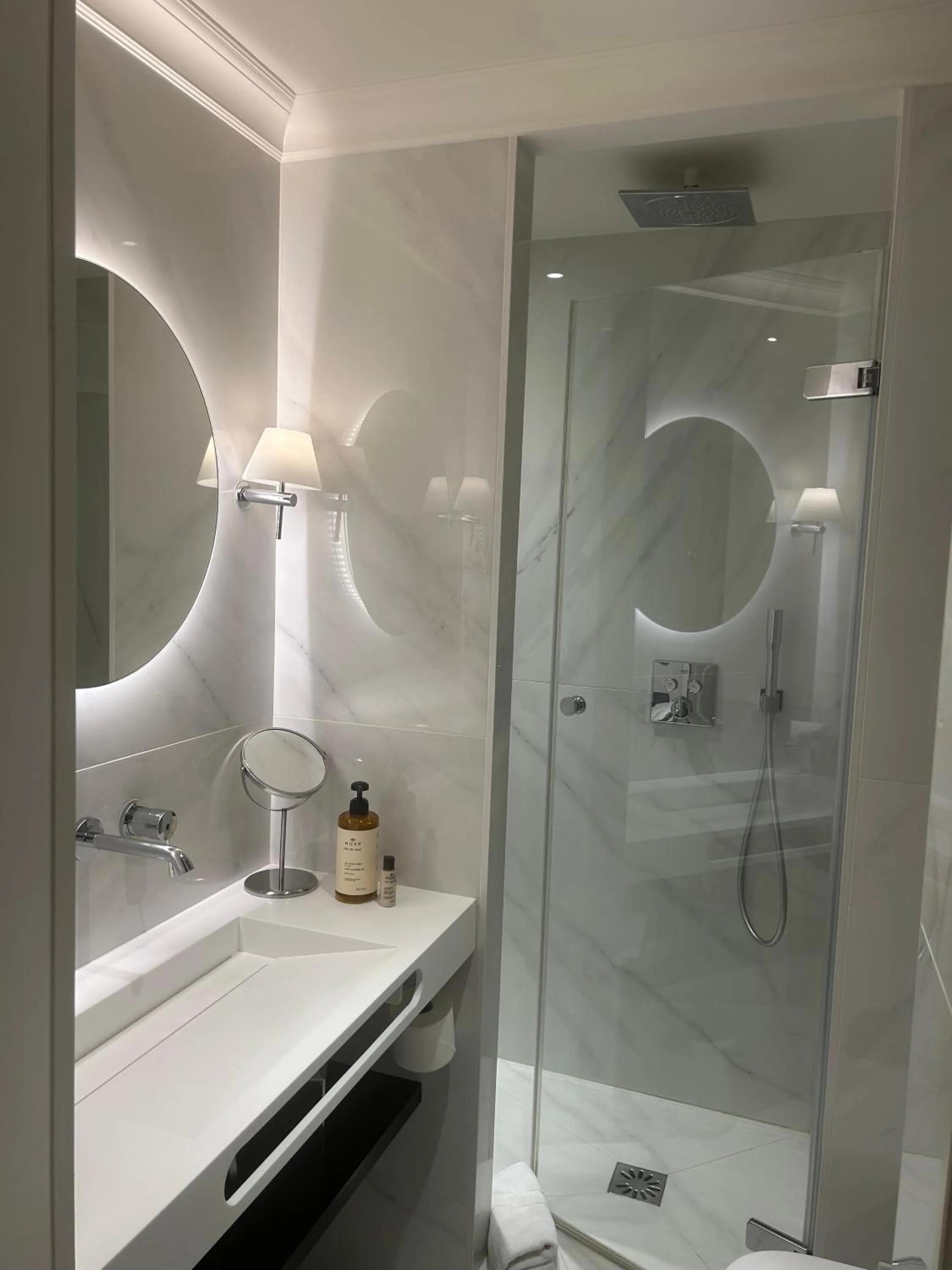 Bathroom in Hotel Cambon