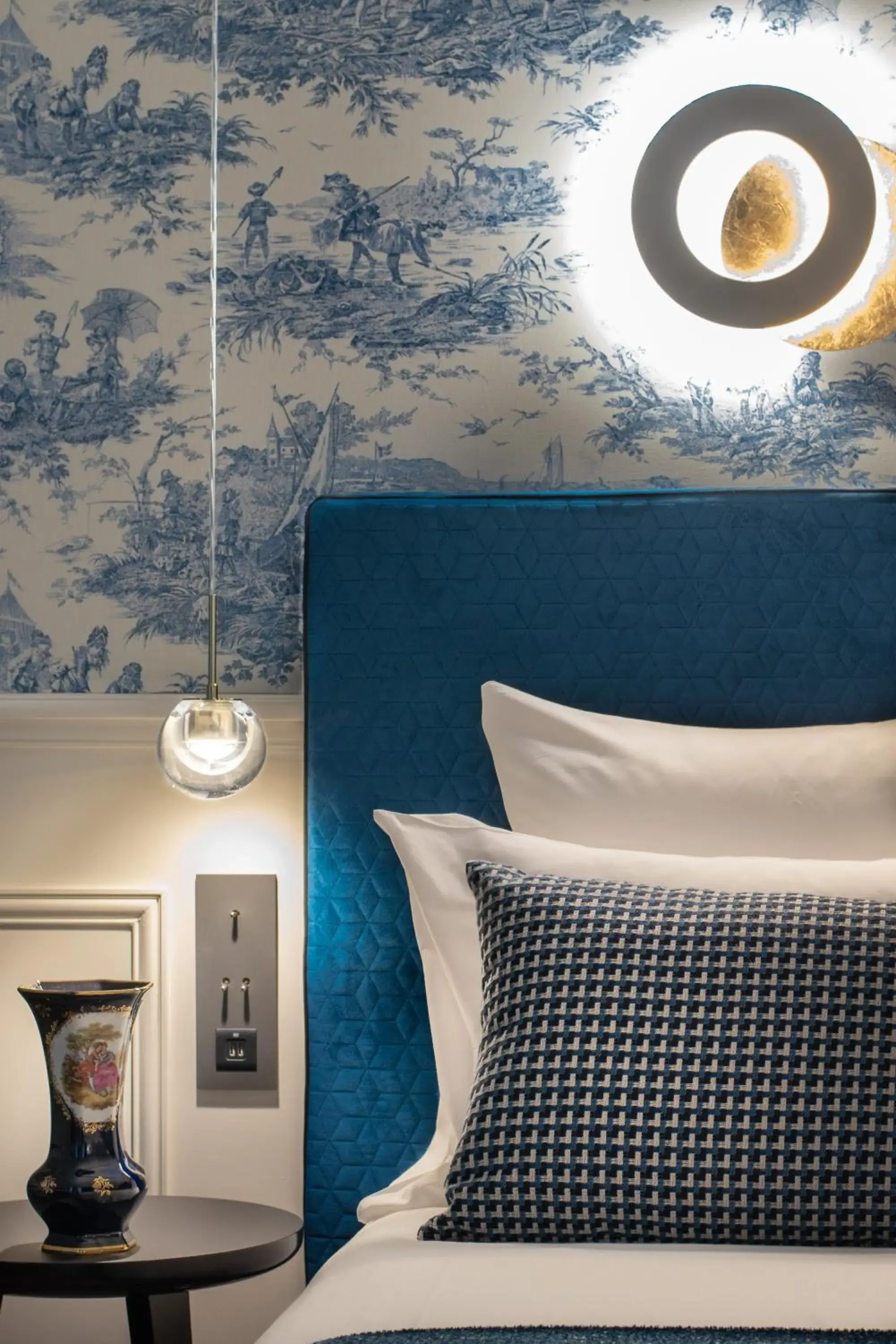 Bed in Hotel Cambon Bed in Hotel Cambon