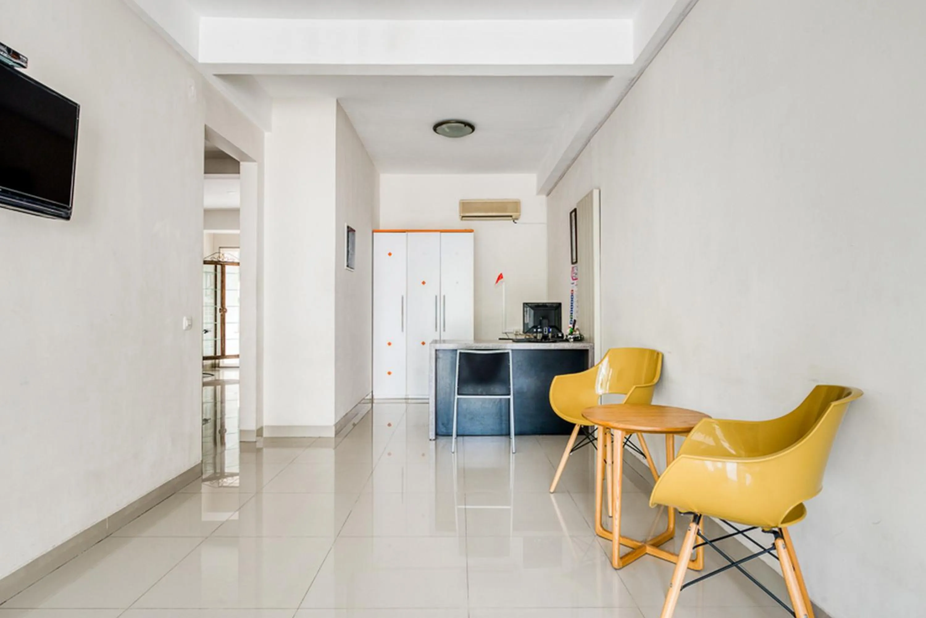 Living room in RedDoorz near UNTAG Surabaya