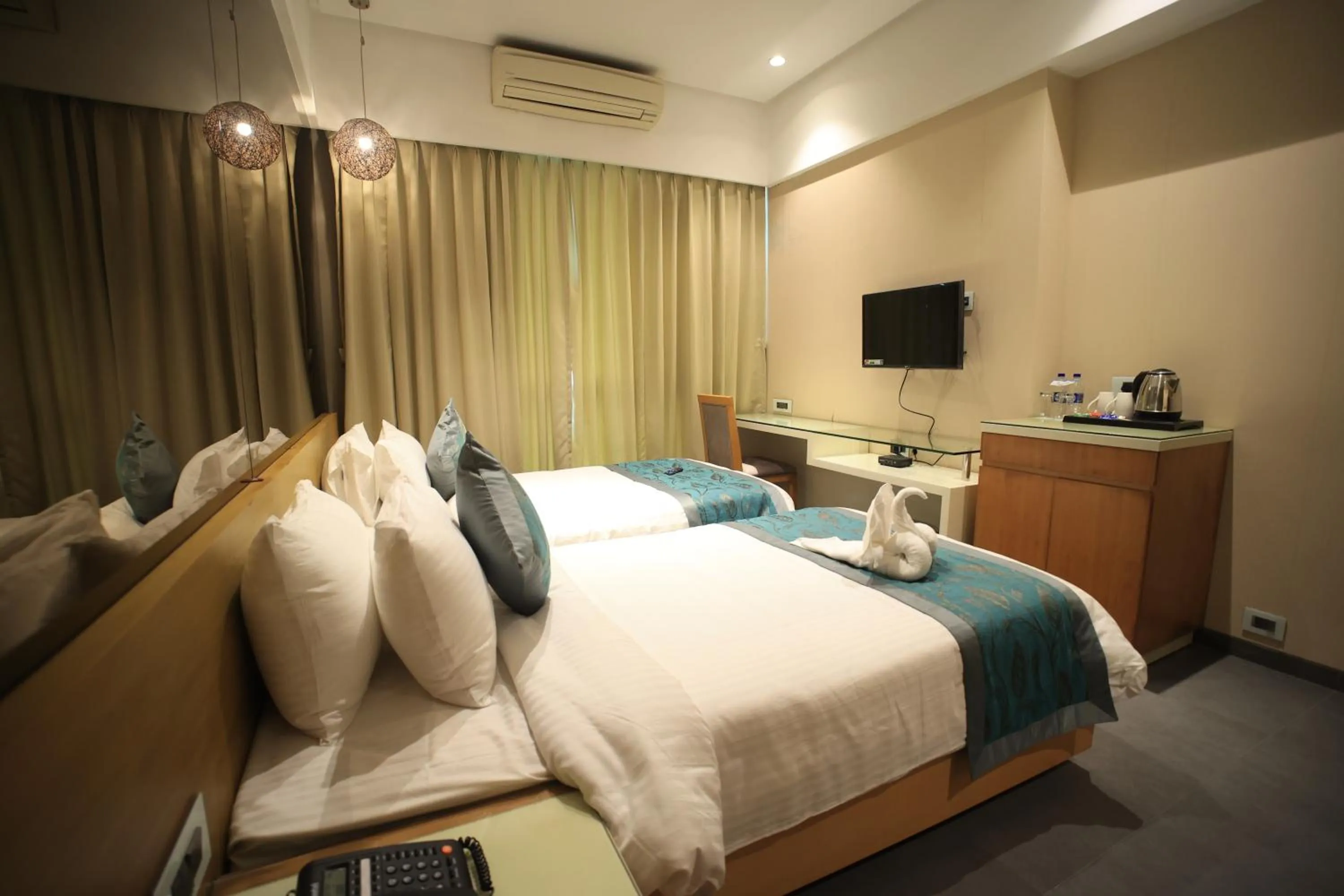 Photo of the whole room, Bed in The Byke Delotel