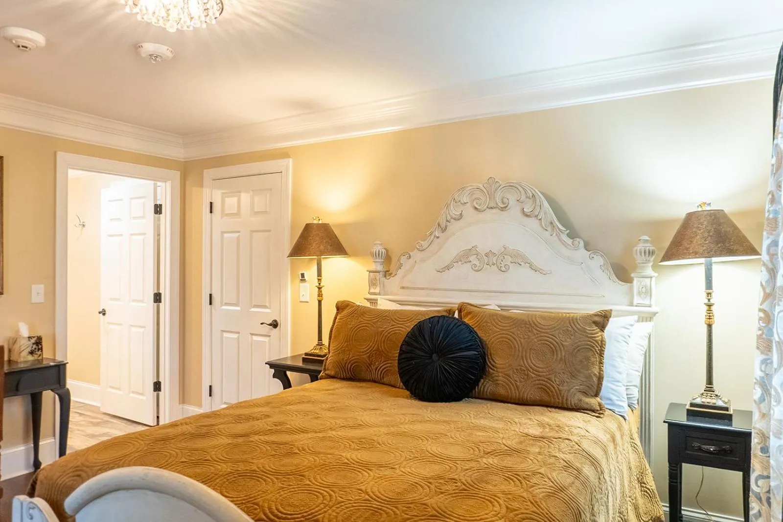 Bed in Belle Air Mansion and Inn