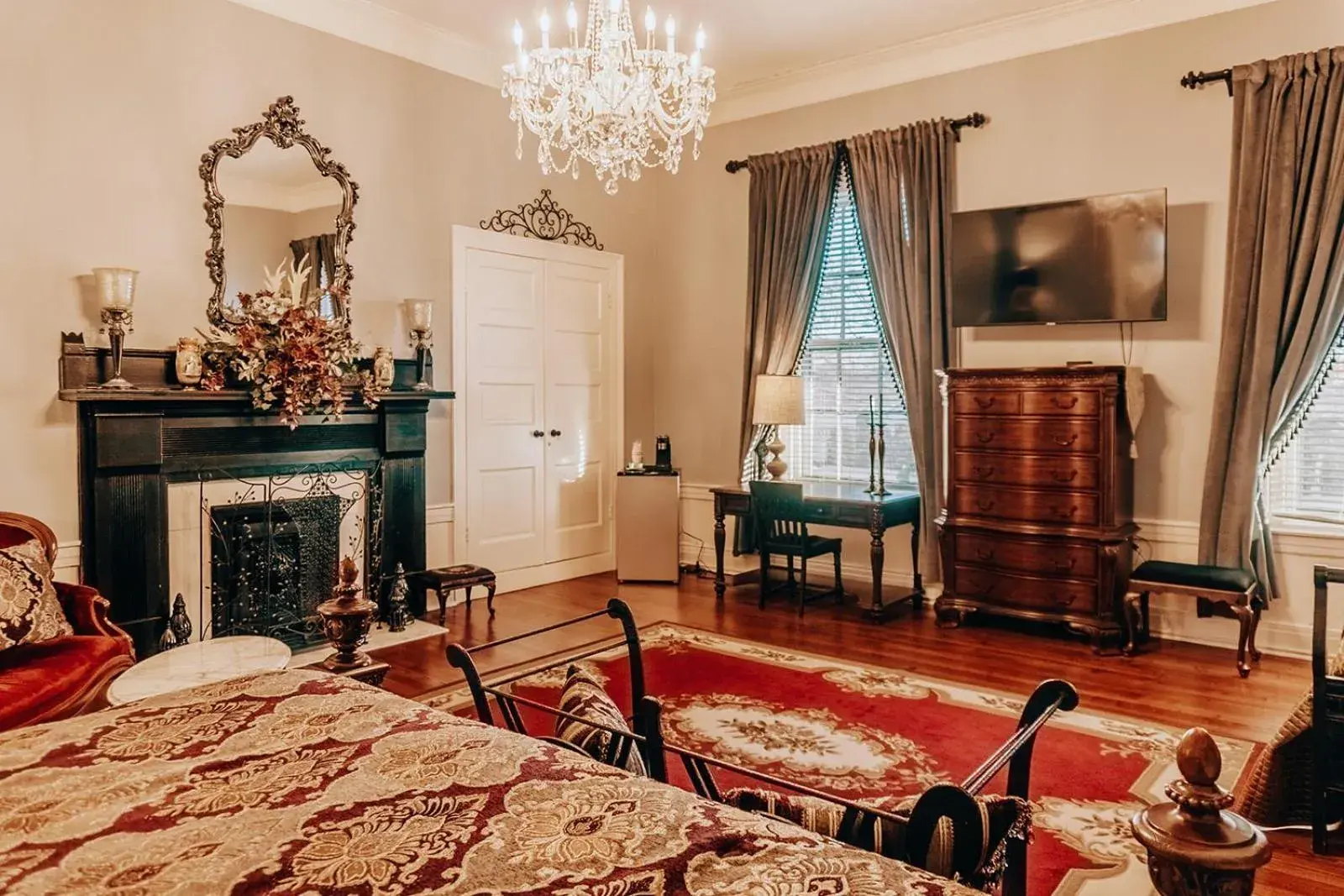 Triple Room with Shower in Belle Air Mansion and Inn Triple Room with Shower in Belle Air Mansion and Inn