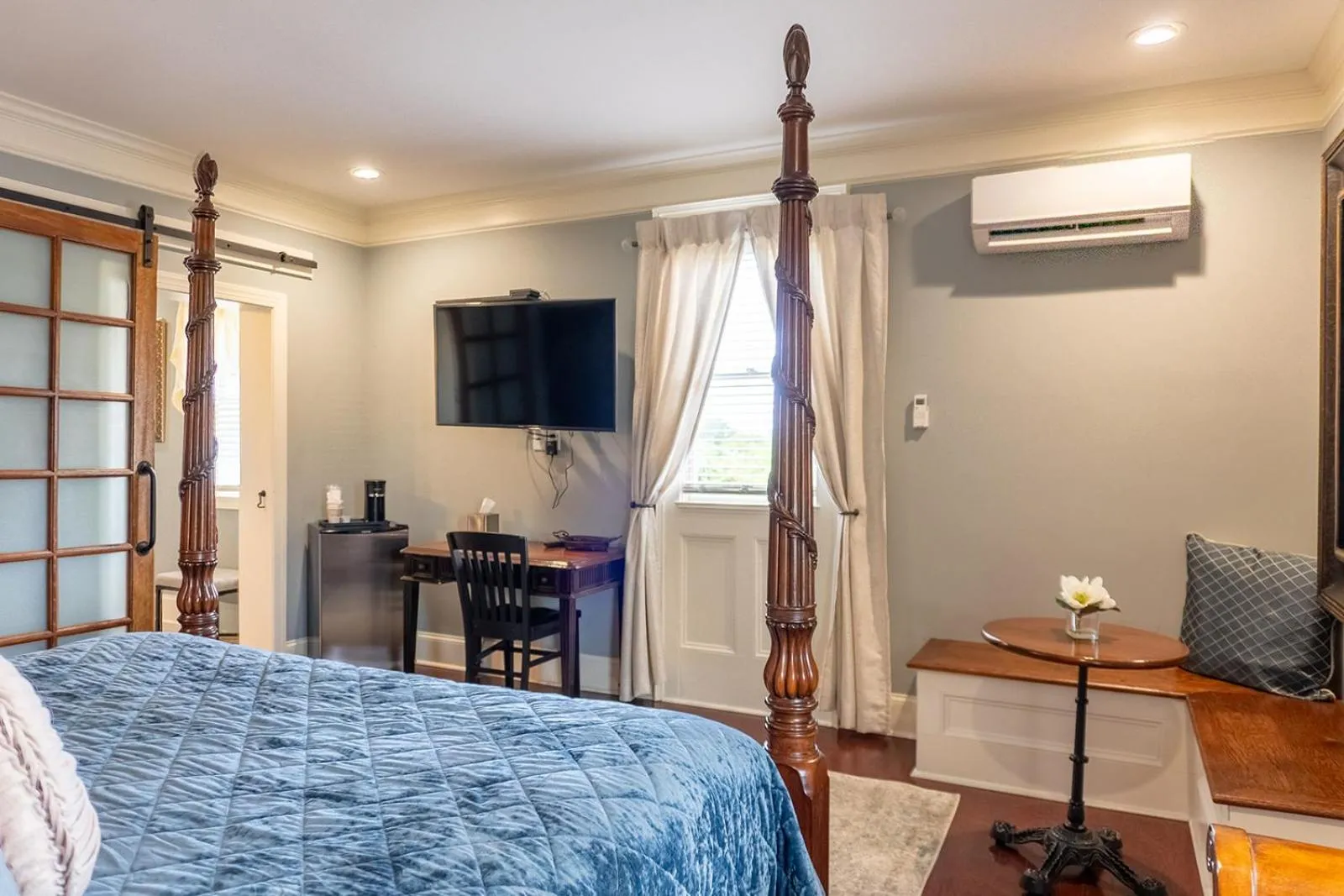 Bed in Belle Air Mansion and Inn