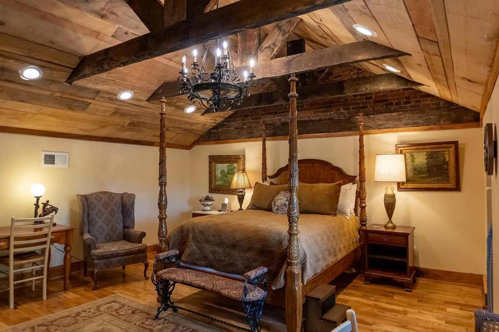 Bed in Belle Air Mansion and Inn