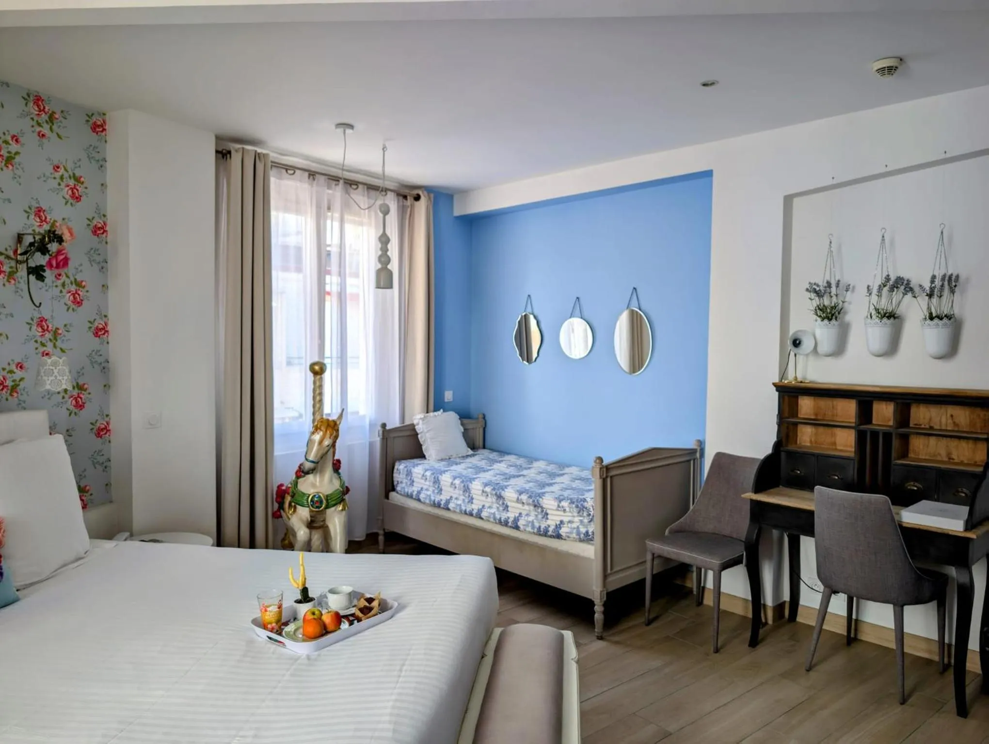 Bedroom, Bed in Hôtel Mademoiselle