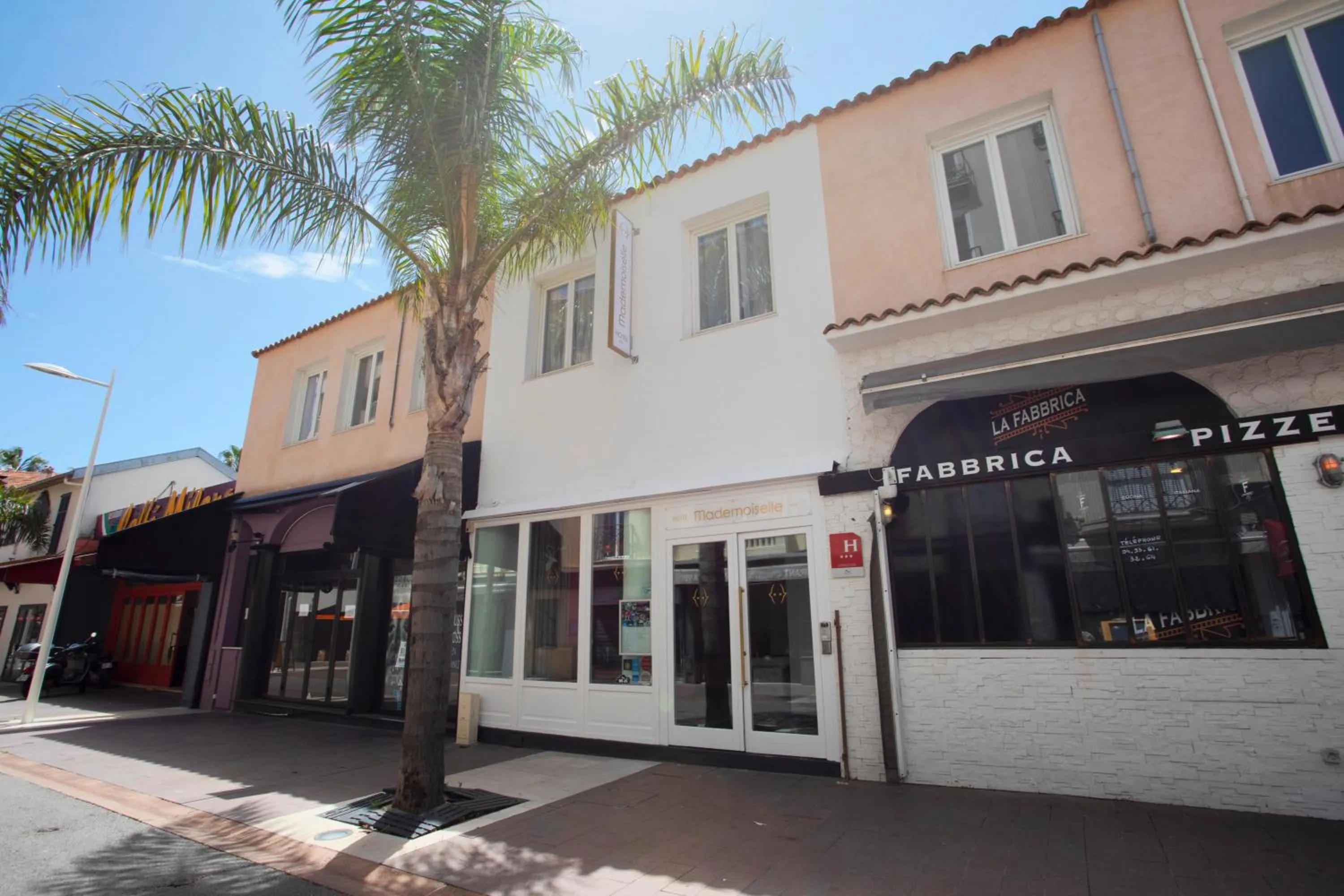 Facade/entrance in Hôtel Mademoiselle