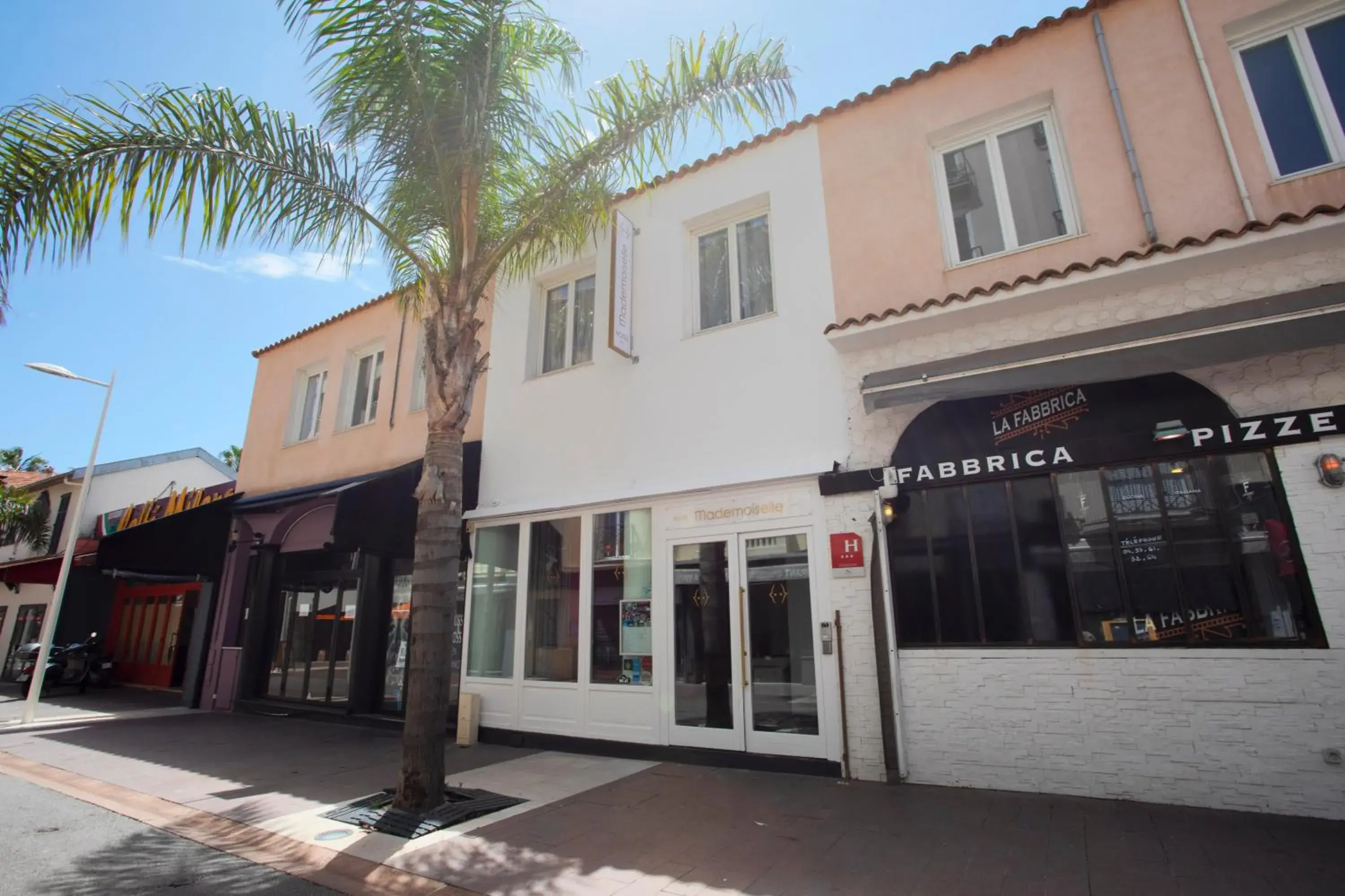 Facade/entrance in Hôtel Mademoiselle Facade/entrance in Hôtel Mademoiselle