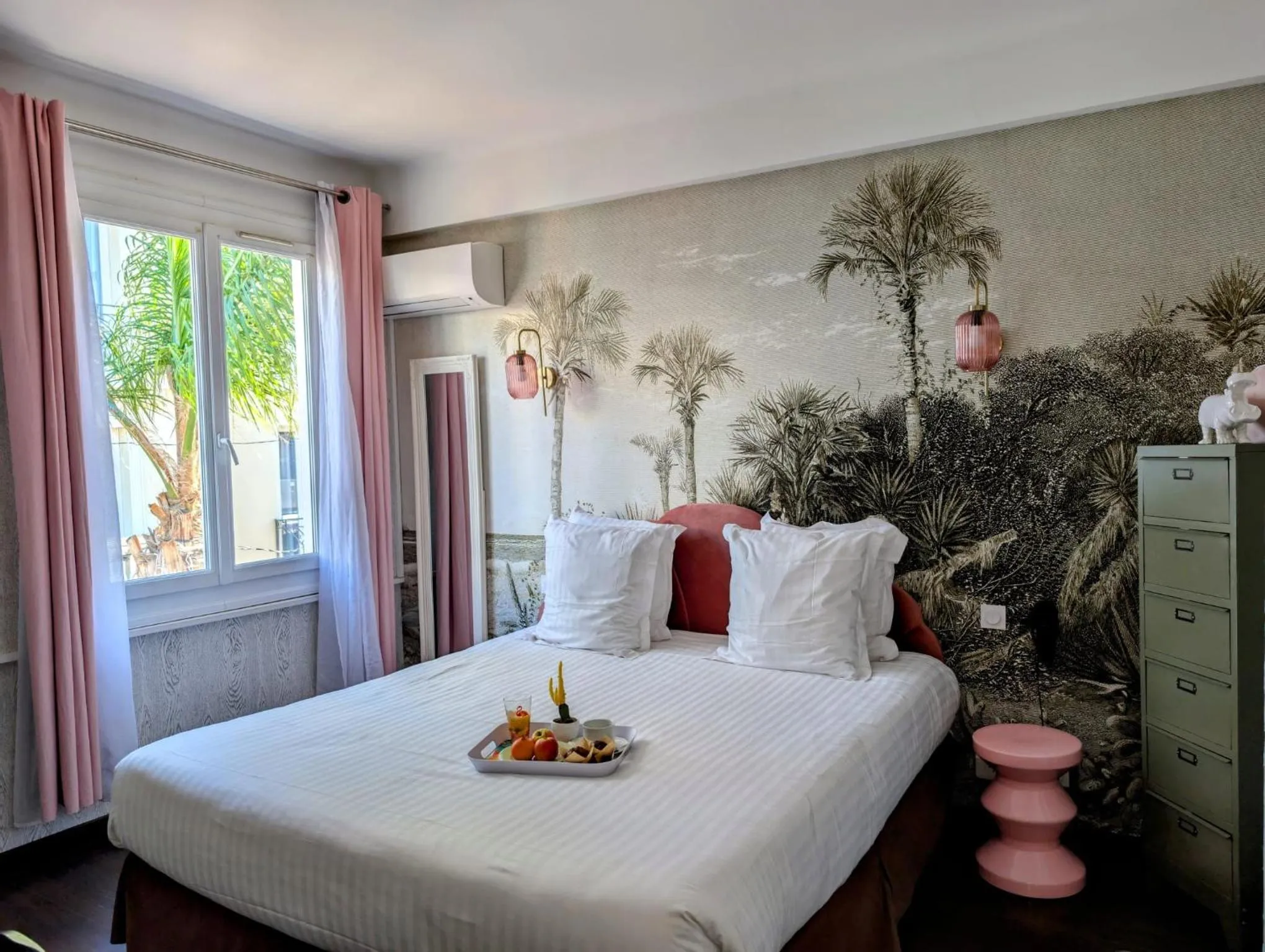 Photo of the whole room, Bed in Hôtel Mademoiselle