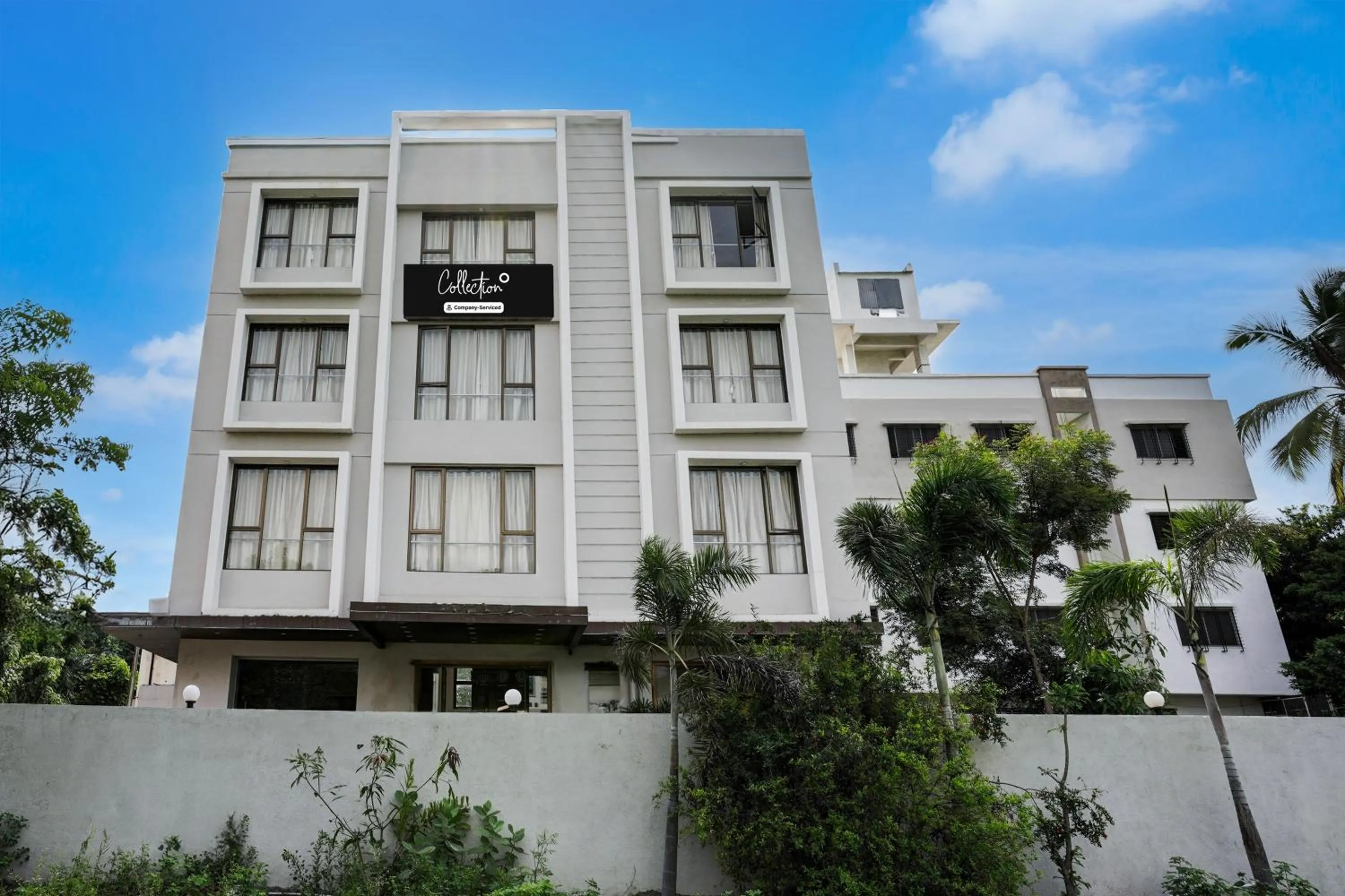 Facade/entrance in Collection O Shirdi