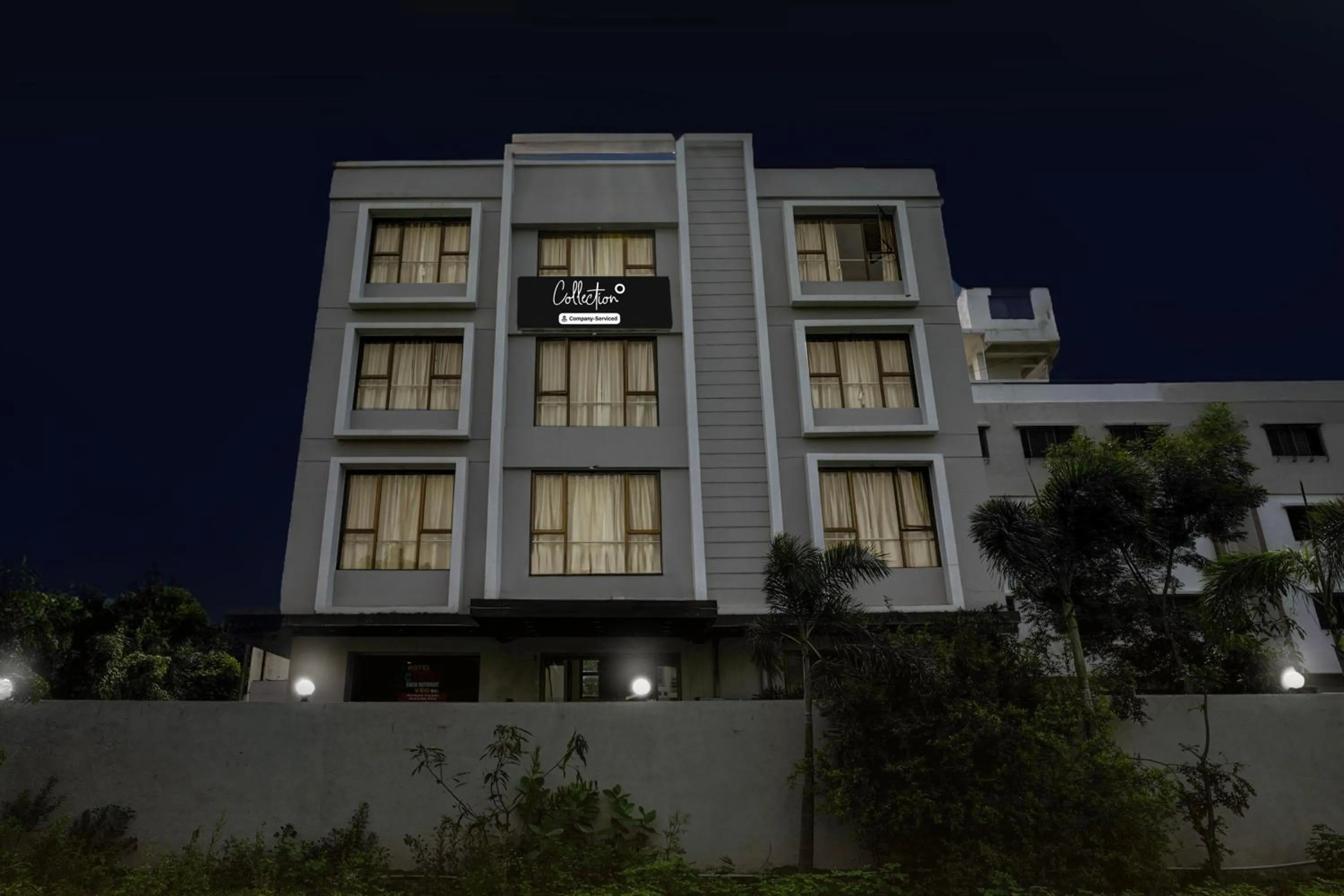 Facade/entrance in Collection O Shirdi