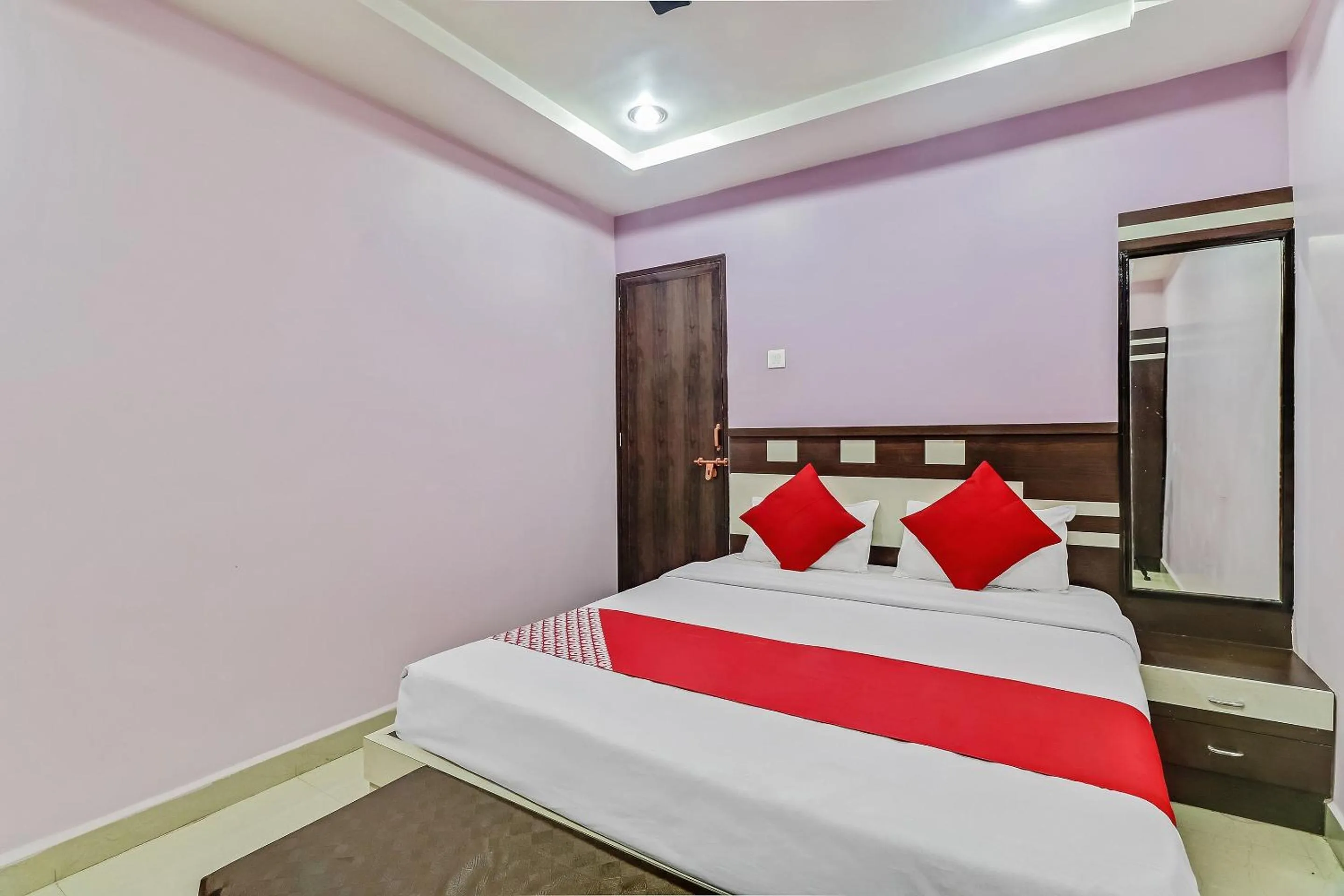 Bedroom, Bed in Hotel O Royal