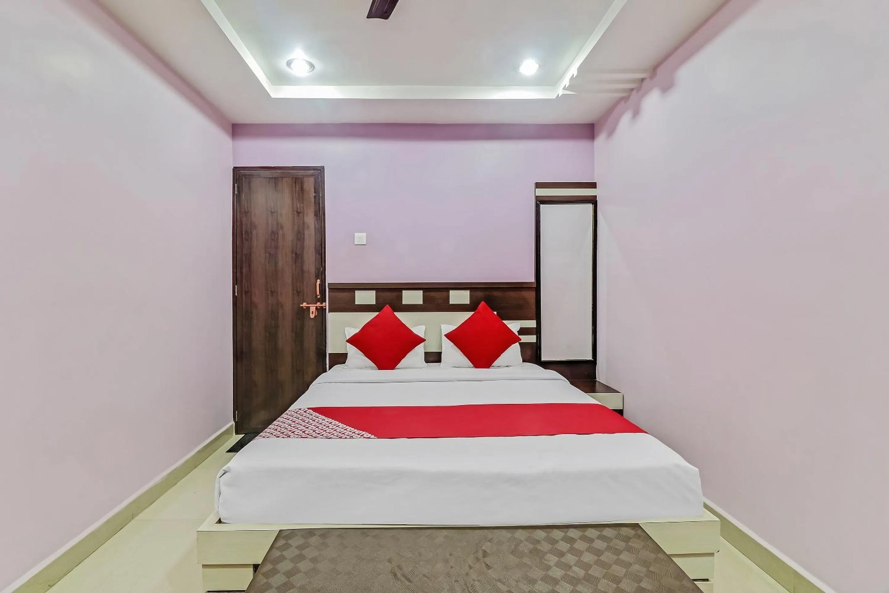 Bedroom, Bed in Hotel O Royal