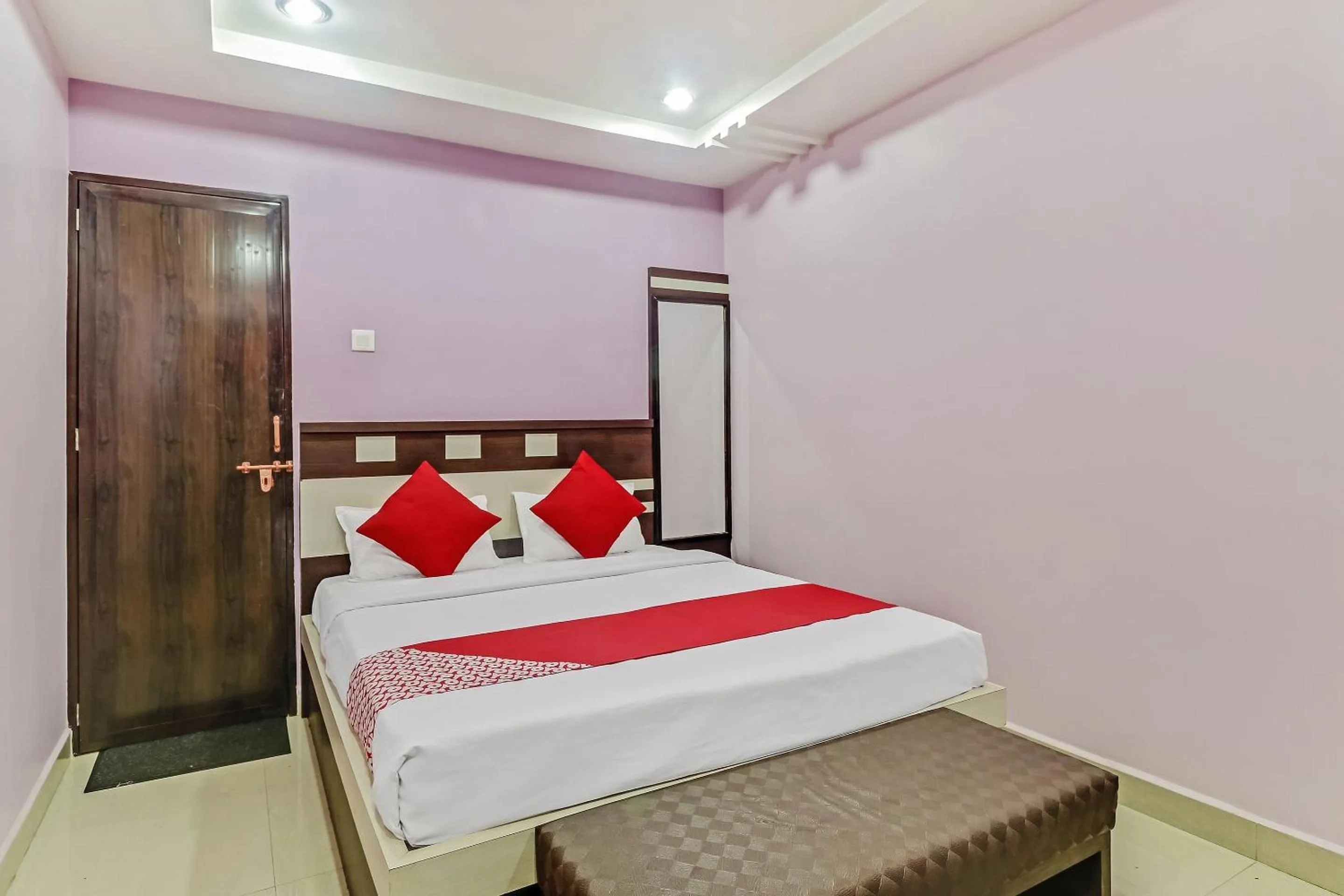 Bedroom, Bed in Hotel O Royal