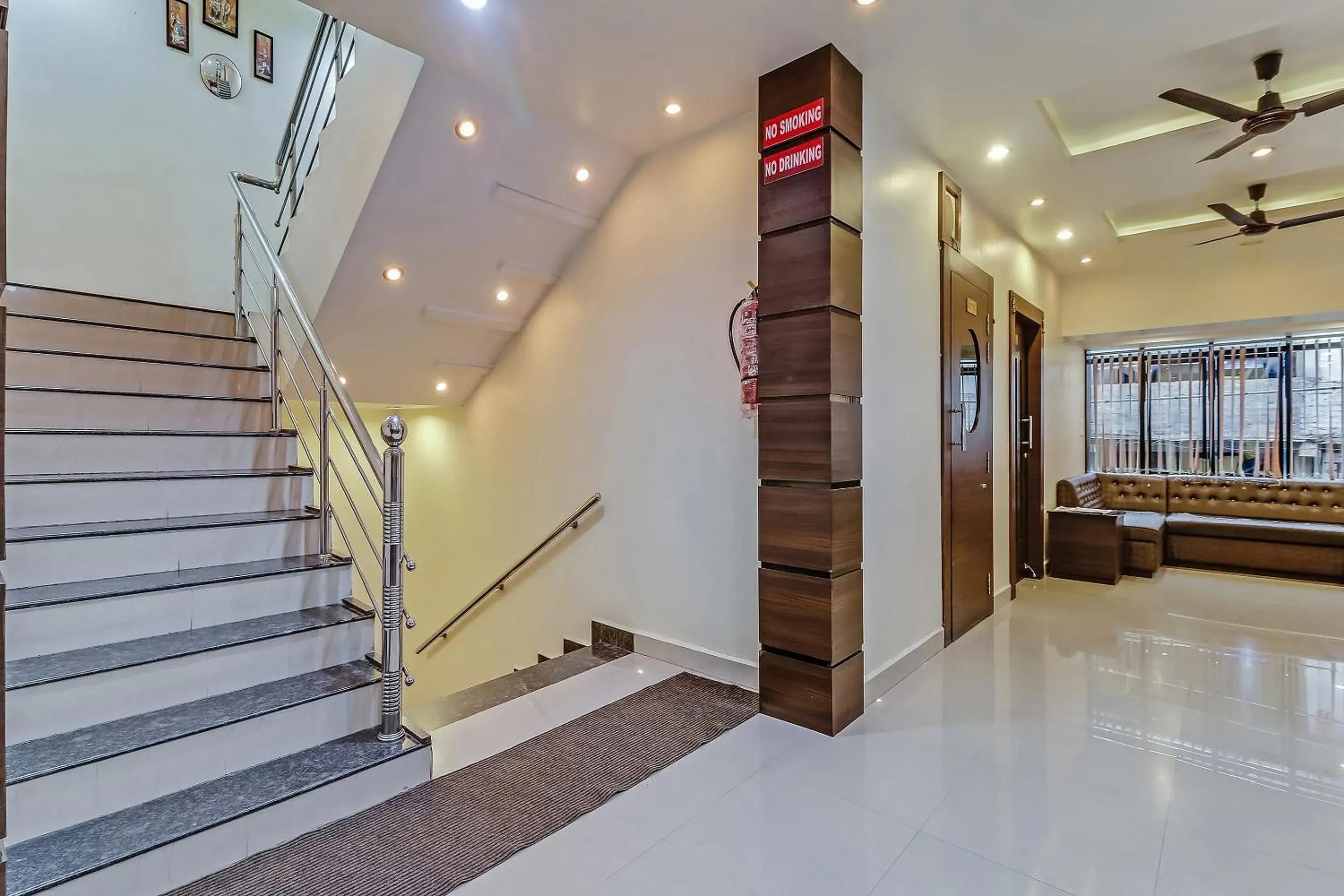 Lobby or reception in Hotel O Royal Lobby or reception in Hotel O Royal