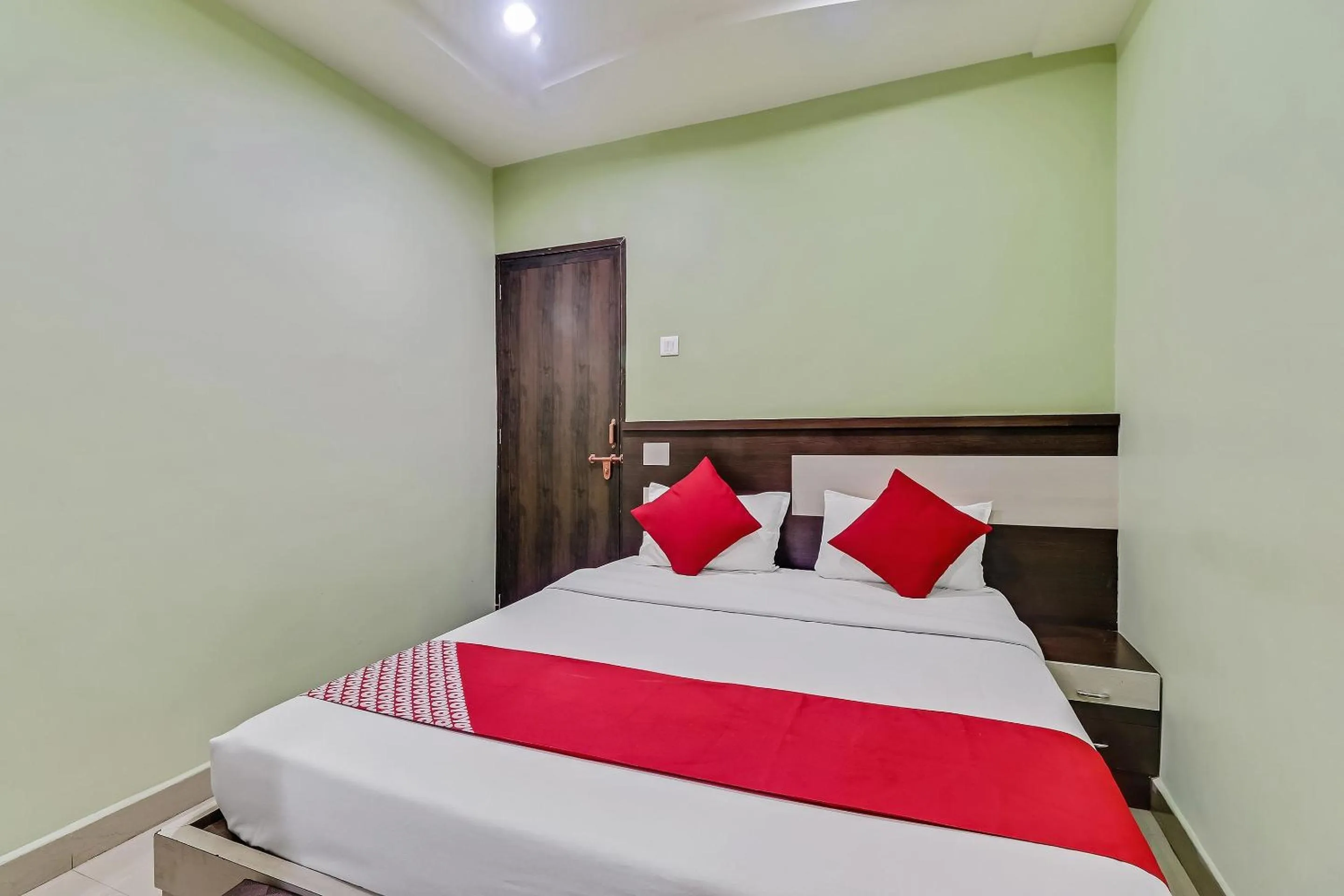 Bedroom, Bed in Hotel O Royal